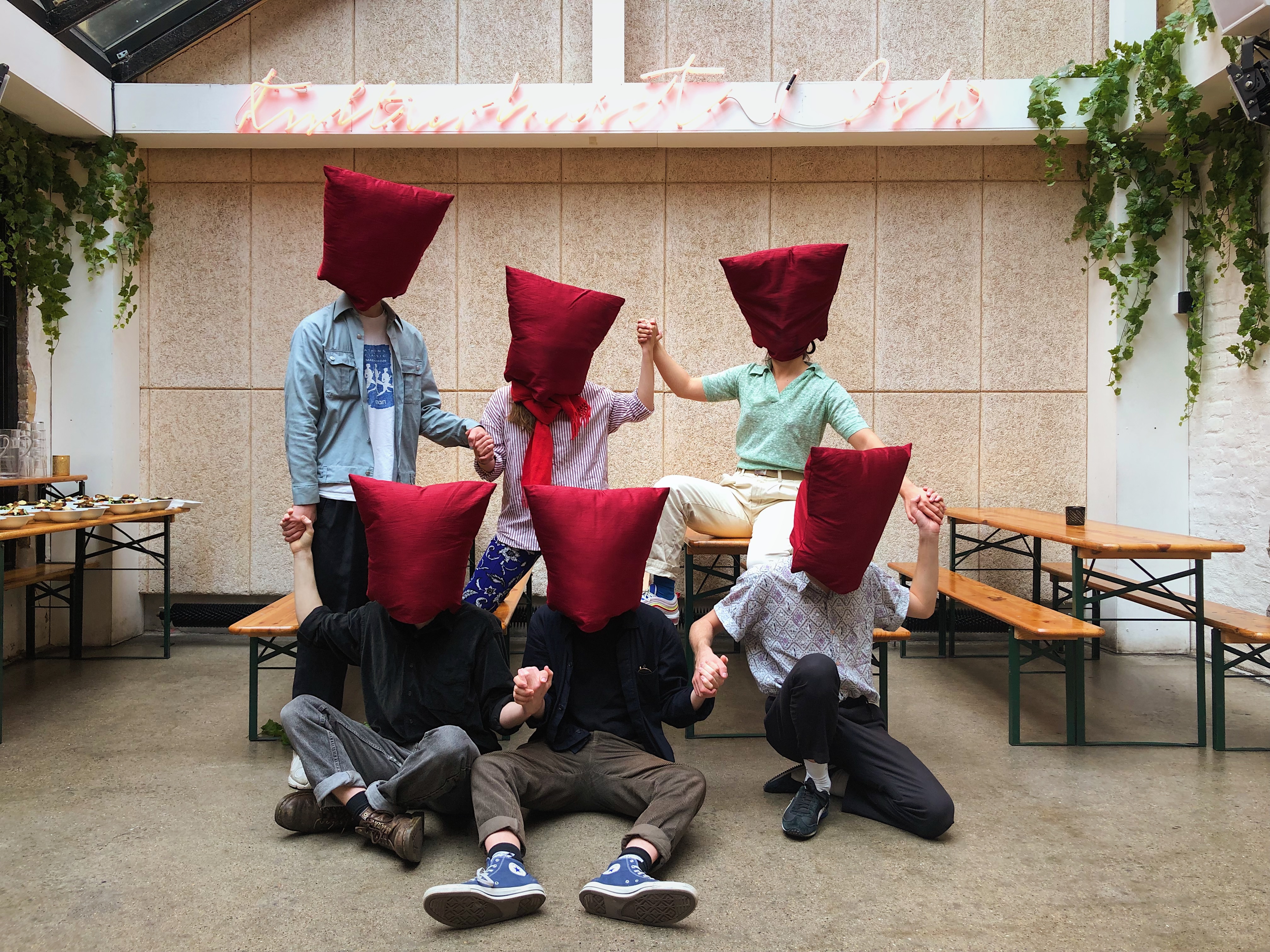 Tacobitch gjorde sitt første intervju noensinne i Subjekt i 2019. I sommer spiller de på Roskilde. (Foto: Eskil O. Vestre.) Nykommerbandet Tacobitch imponerte både jury og publikum på bransje- og nykommerfestivalen Bylarm. Subjekt møtte dem til sitt første intervju noensinne, i anledning kveldens konsert på Salt, som er bandets første gig siden livedebuten. (Foto: Eskil O. Vestre.)