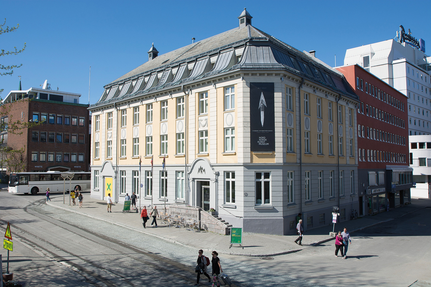 I tillegg til museumsbygningen i Tromsø, disponerte Nordnorsk kunstmuseum frem til 2019 et visningsrom på Svalbard. Dette var museets best besøkte arena. (Foto: Presse.)