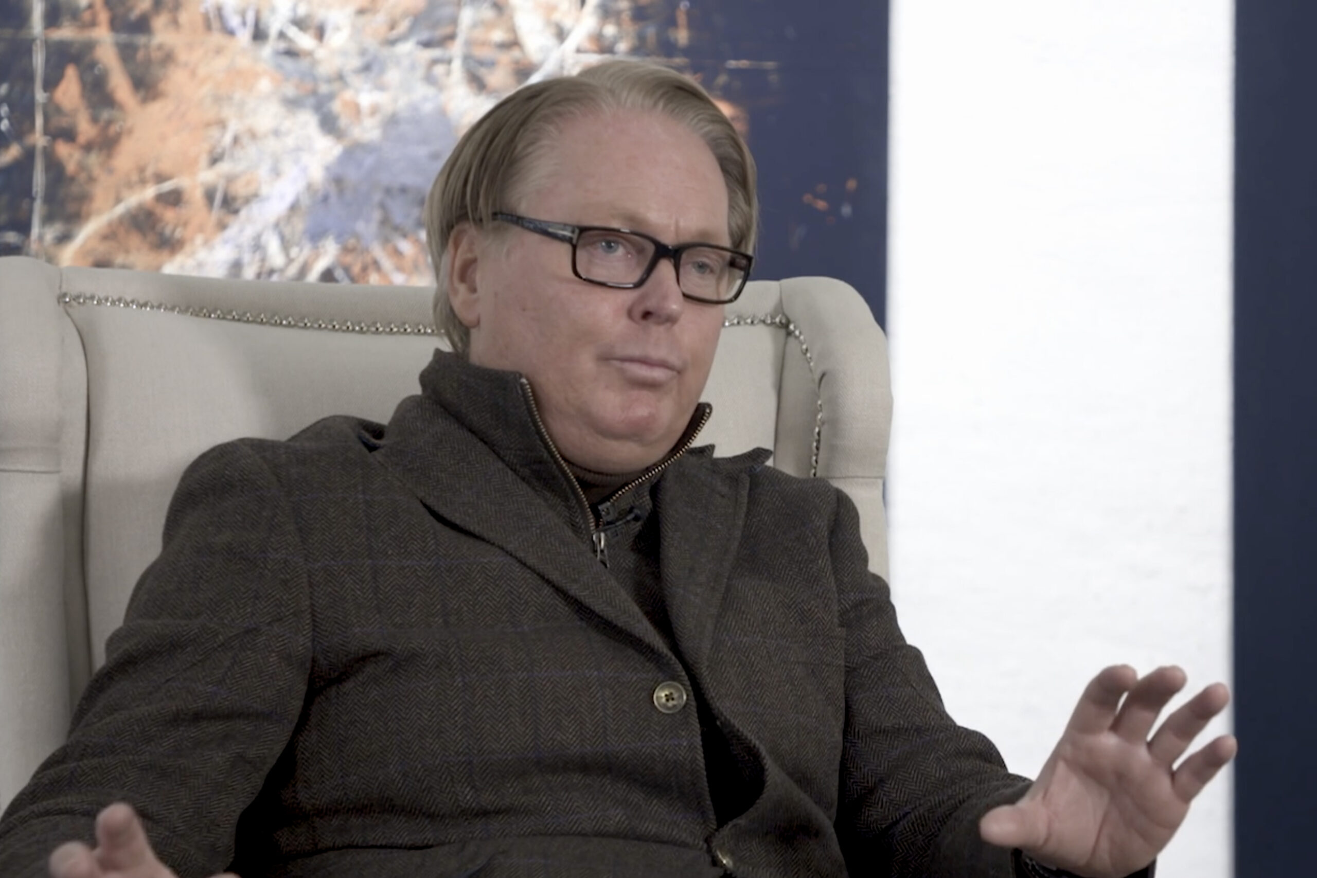 John Hedemark, som signerte bilder under det ikke-eksisterende navnet Werner Jensen. (Skjermbilde: NRK.)