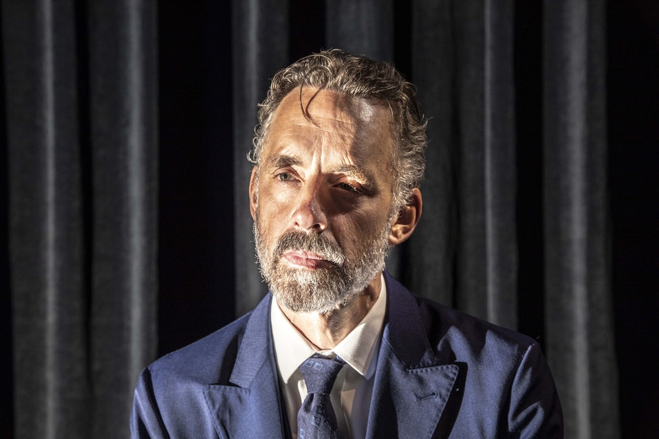 Jordan Peterson har popularisert kristendom, men nekter å svare på om han selv tror på Gud. Det er en av Petersons svakheter, skriver Gøran Hoff Mikkelsen. (Foto: Mark Peterson/Redux.)
