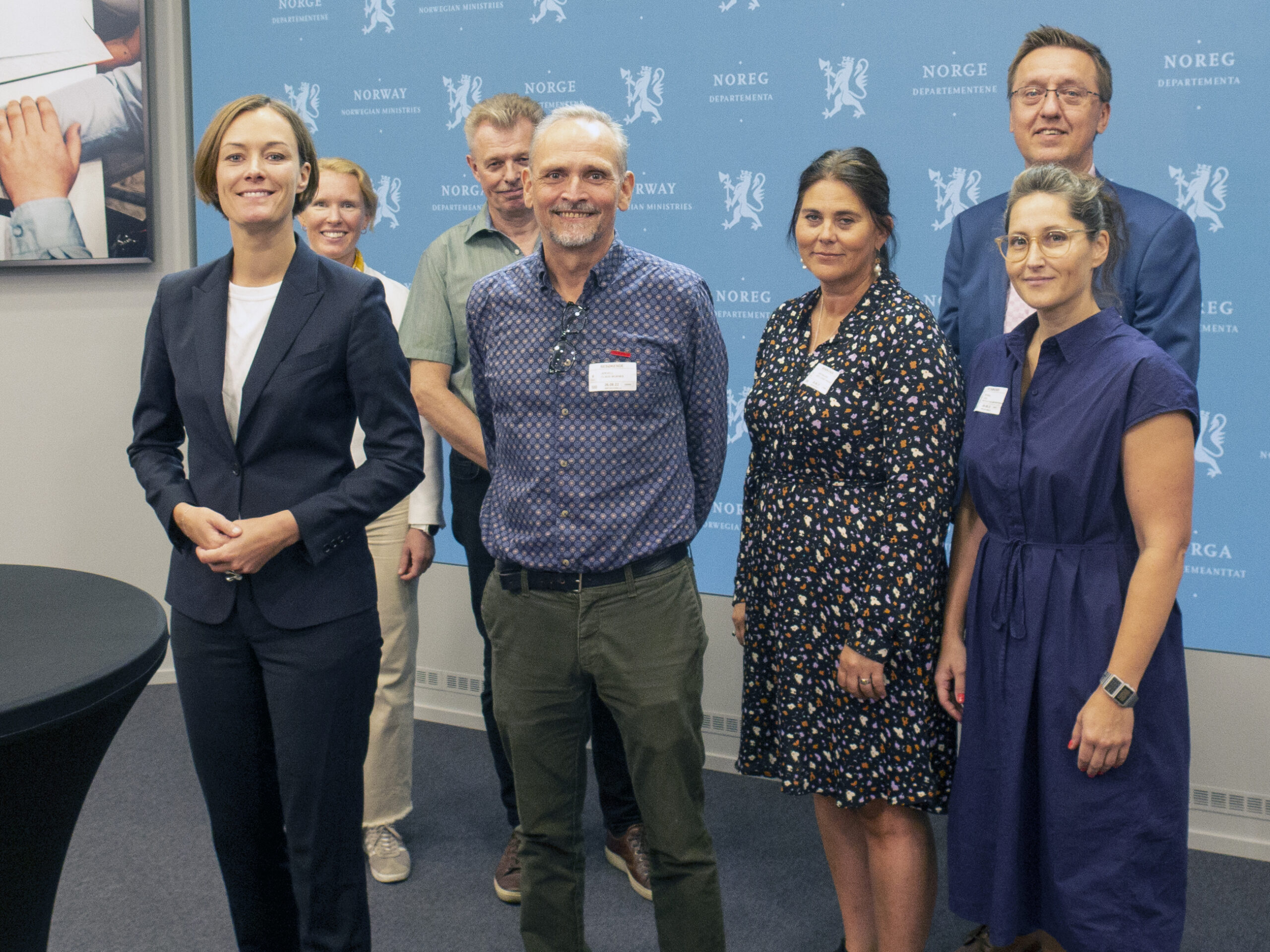 Mannsutvalget og likestillingsministeren. (Foto: Geir Bergersen Huse.)