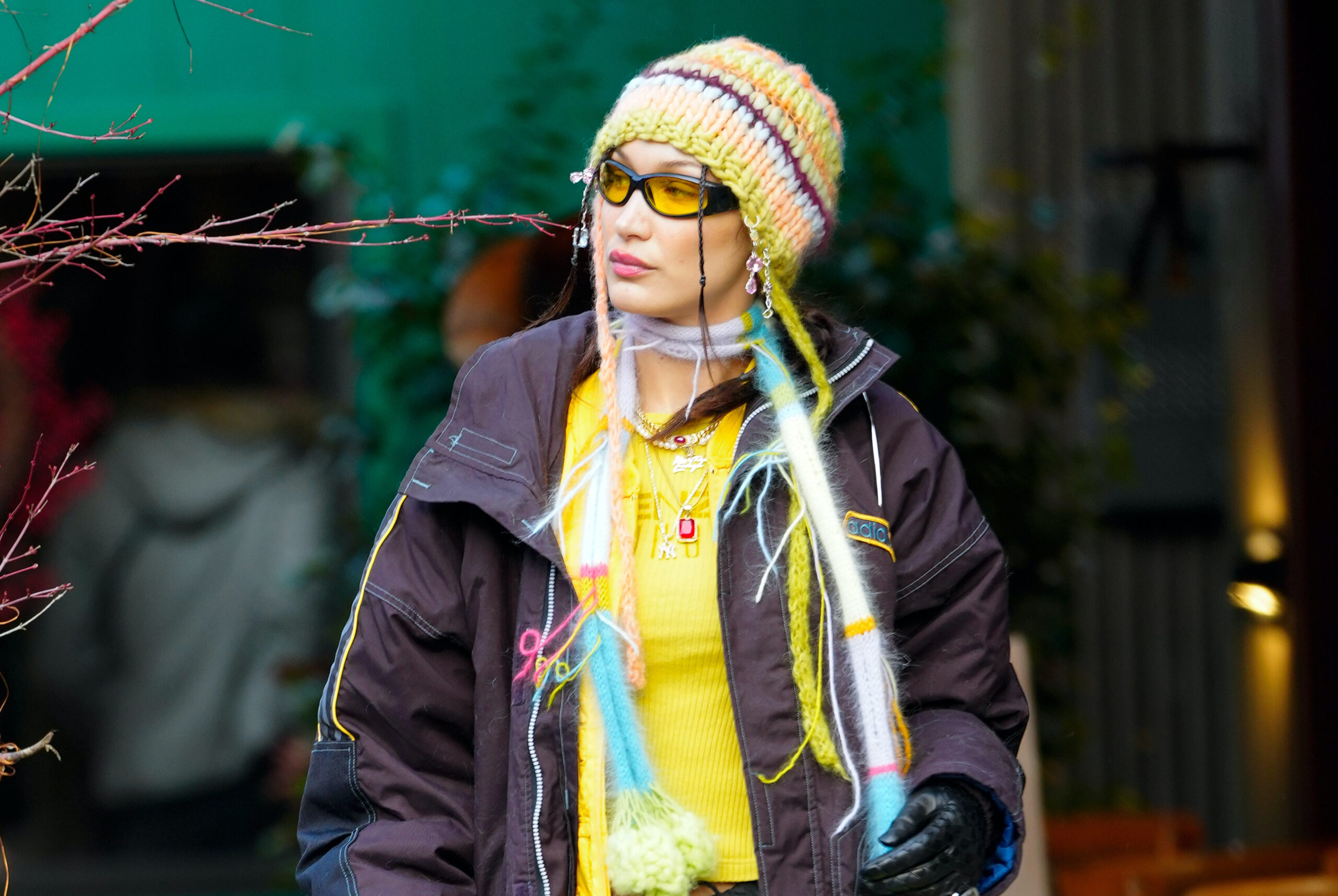 Bella Hadid trumfer som vanlig i trend-alndskapet og har også blitt poster-jenta for denne trenden. (Foto- Nylon magazine.)