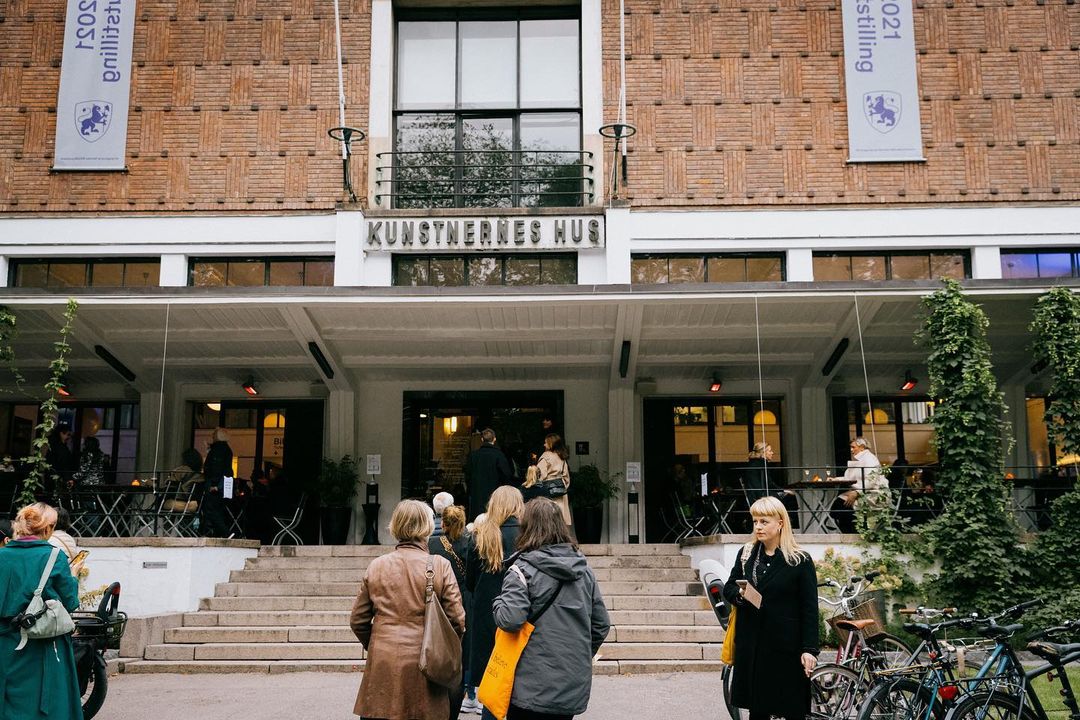 Kunstnernes hus under Statens kunstutstilling, Høstutstillingen, 2021. (Foto: Presse.)
