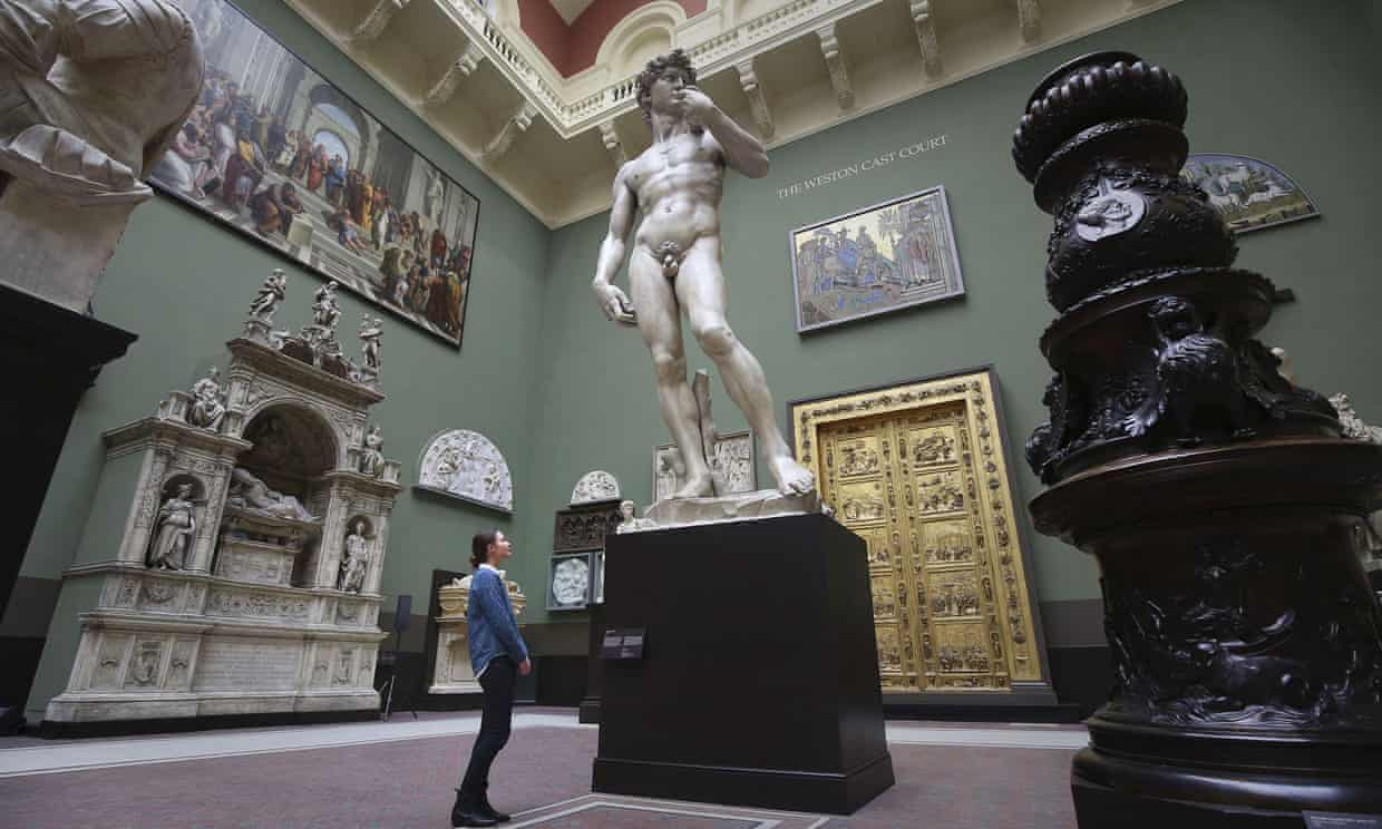 Victoria and Albert-museet er blant annet kjent for en avstøpning av Michelangelos «David»,i museets Weston Cast Court. (Foto: Alamy.)