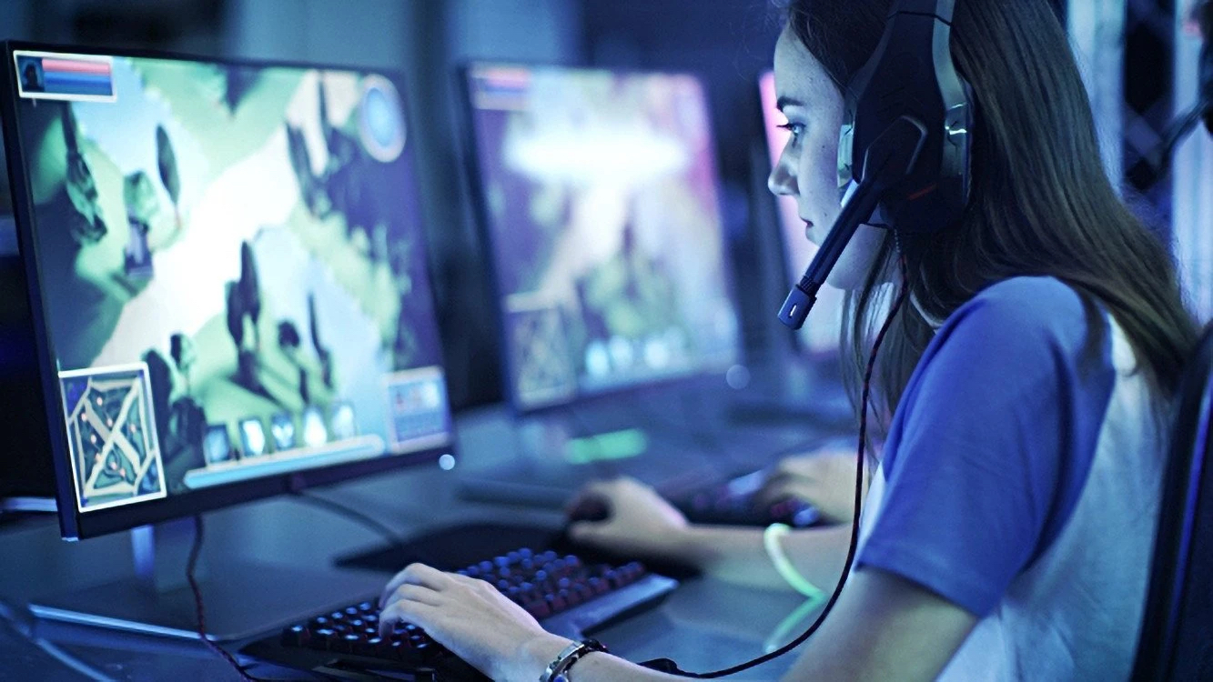 Jente som gamer. (Foto: Lyncconf.)