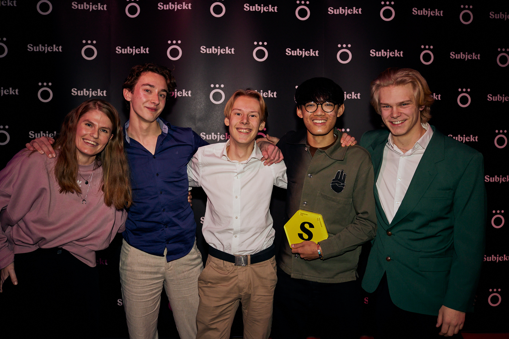 «Boys» på Black box vant Årets scenekunst under Subjektprisen 2022. Her med Marie Bergby Handeland, Andreas Skoveng Lillesæter, Kjetil Myhren, Tayza Naing og Allan Tolnæs. (Foto: Helge Brekke.)