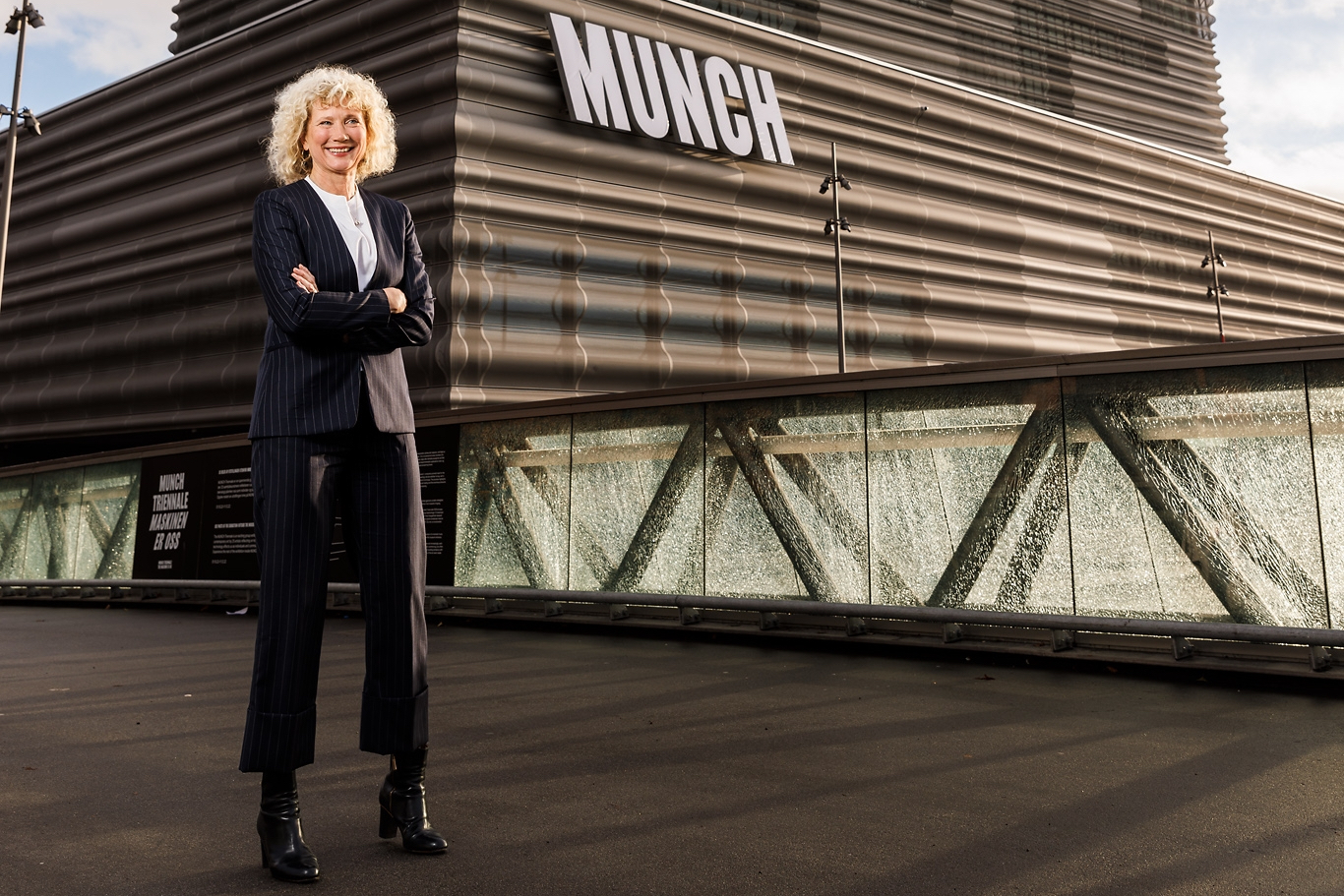 Direktør Tone Hansen foran Munchmuseet. (Foto: Presse.) 2 3:2