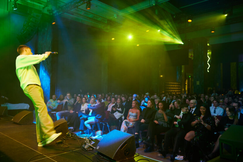 Marstein spilte for den fullsatte salen. (Foto. Helge Brekke.)