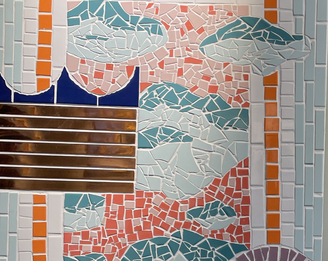 Julius Karoubis mosaikk hos Guttestreker.