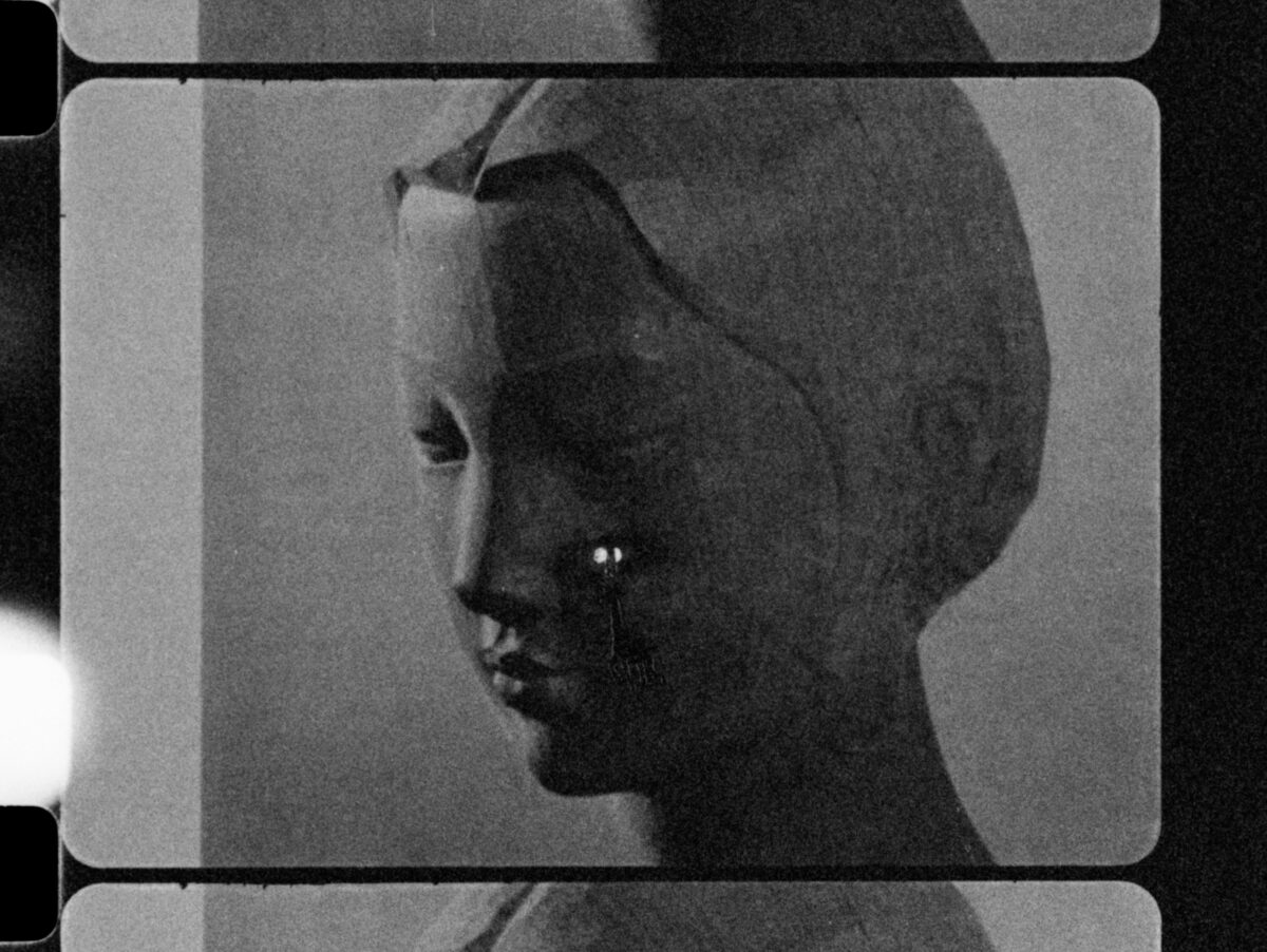 Cici Wu viser «Tsaiyun (Rosy-Cloud) Bridge / Forget Each Other in the Rivers and Lakes». (Foto: Presse.)