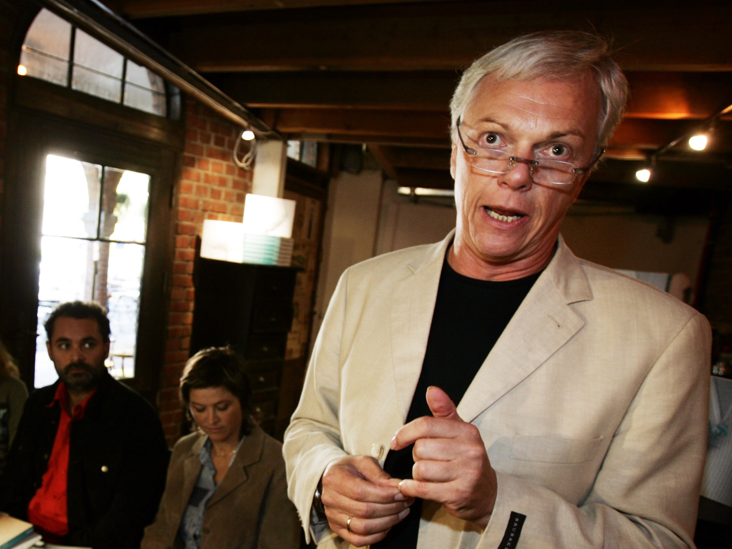 Esben Esther Pirelli Benestad, Genid, Ukom, trans