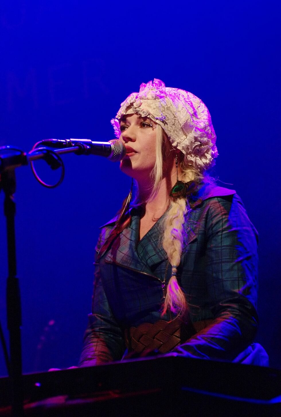 Unni Wilhelmsen tar en "Tante Sofie" og blir hyllet på Facebook. (Foto: Wikipedia.)