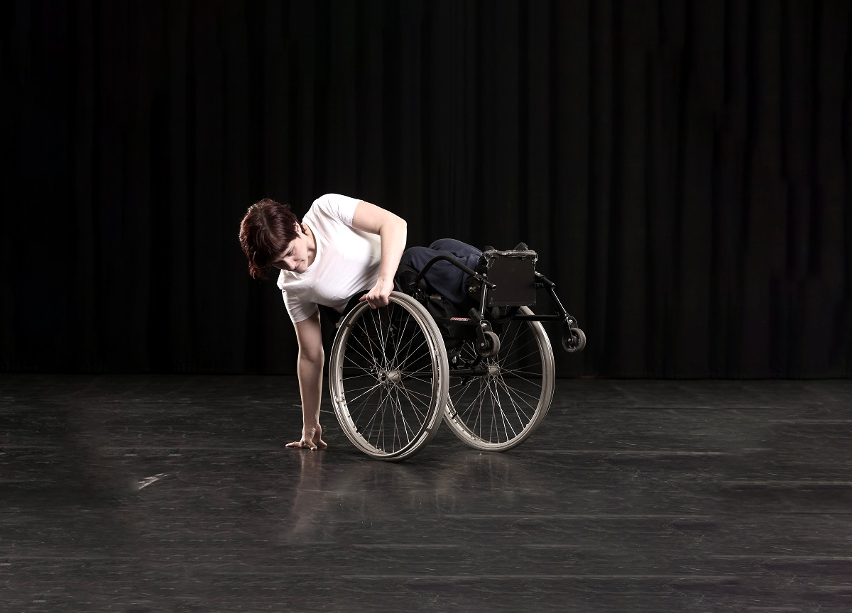 Dansekunstner Elen Øyen var med i den nye rapporten «Tilgjengelige kunstnerskap_» som er bestilt av Kulturdirektoratet. (Foto- Jøran Værdahl.) 1 25-18