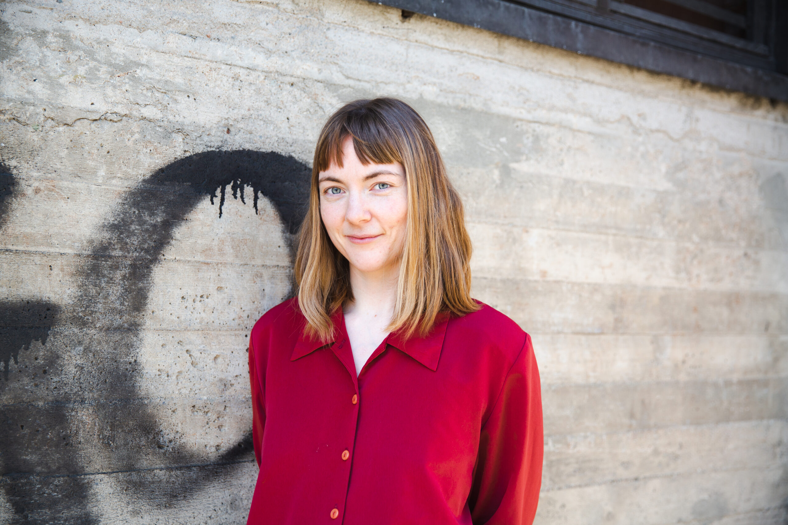 Lena Trydal ved sit atelier på Bryn. (Foto: Aurora Henni Krogh.)