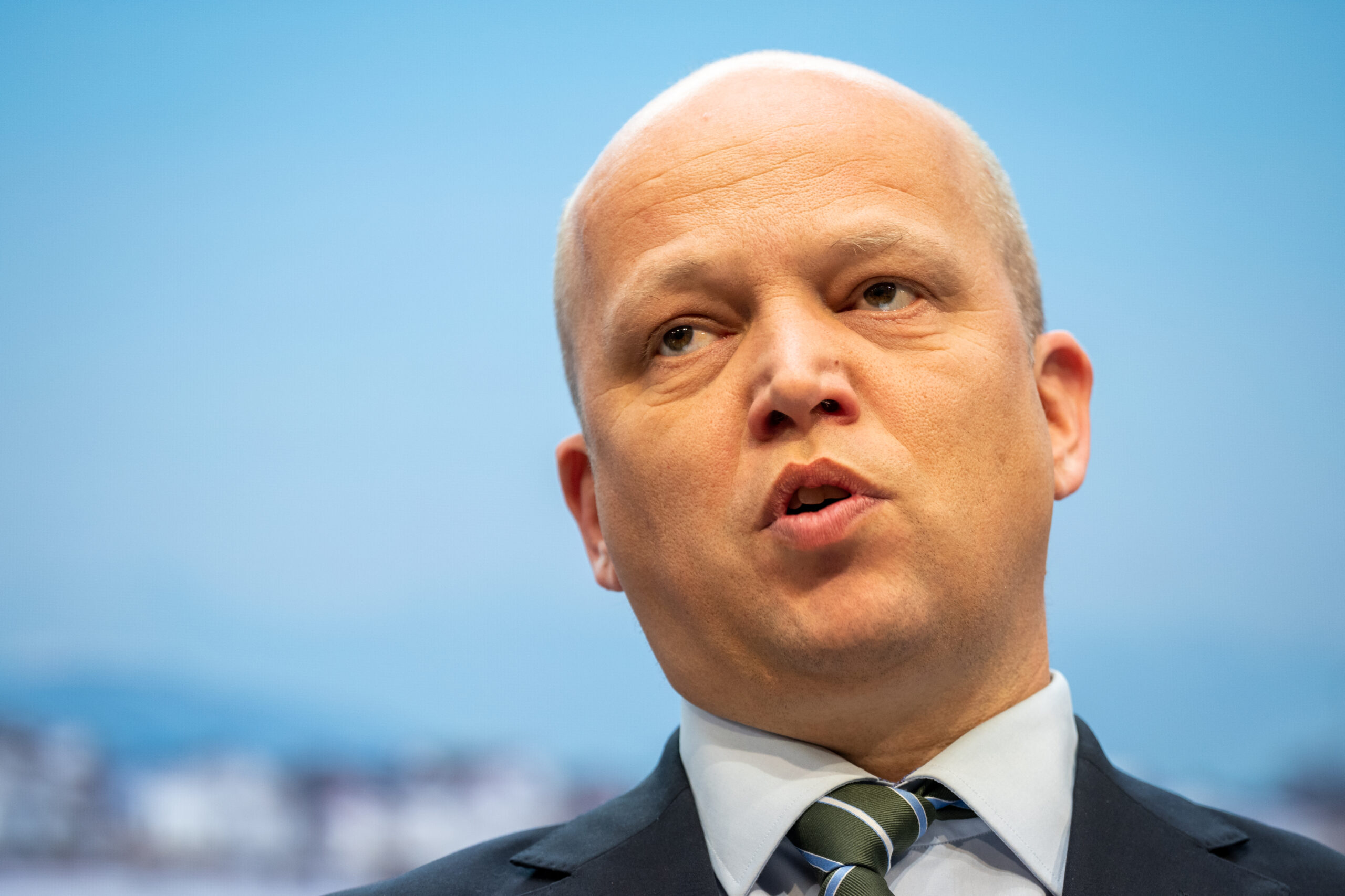 Oslo 20230502. Finansminister Trygve Slagsvold Vedum under pressekonferanse om styrking av Forsvaret. (Foto: Beate Oma Dahle/NTB.)