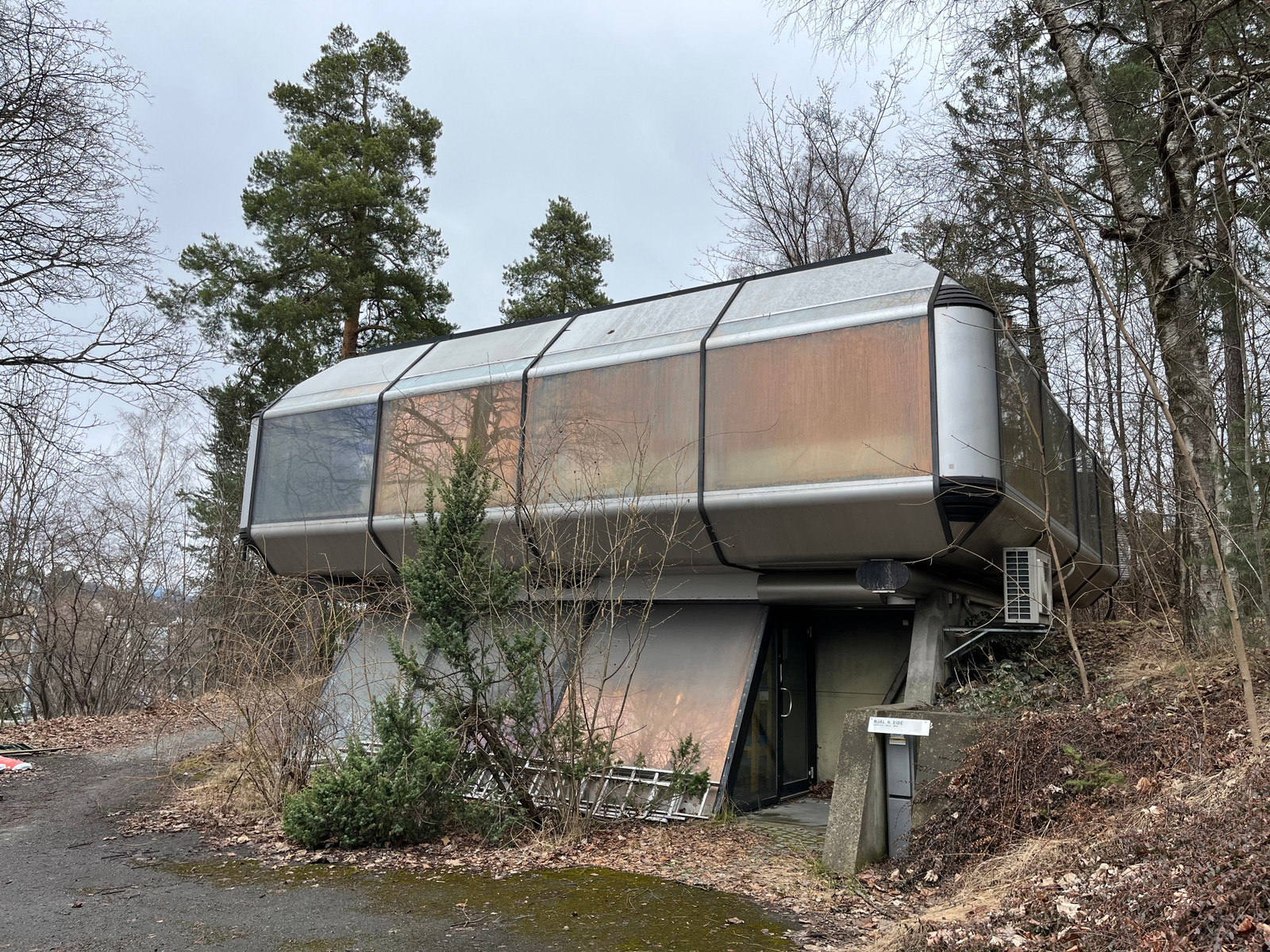 UFO, Romstasjon, gis bort, kontor, Njål Eide