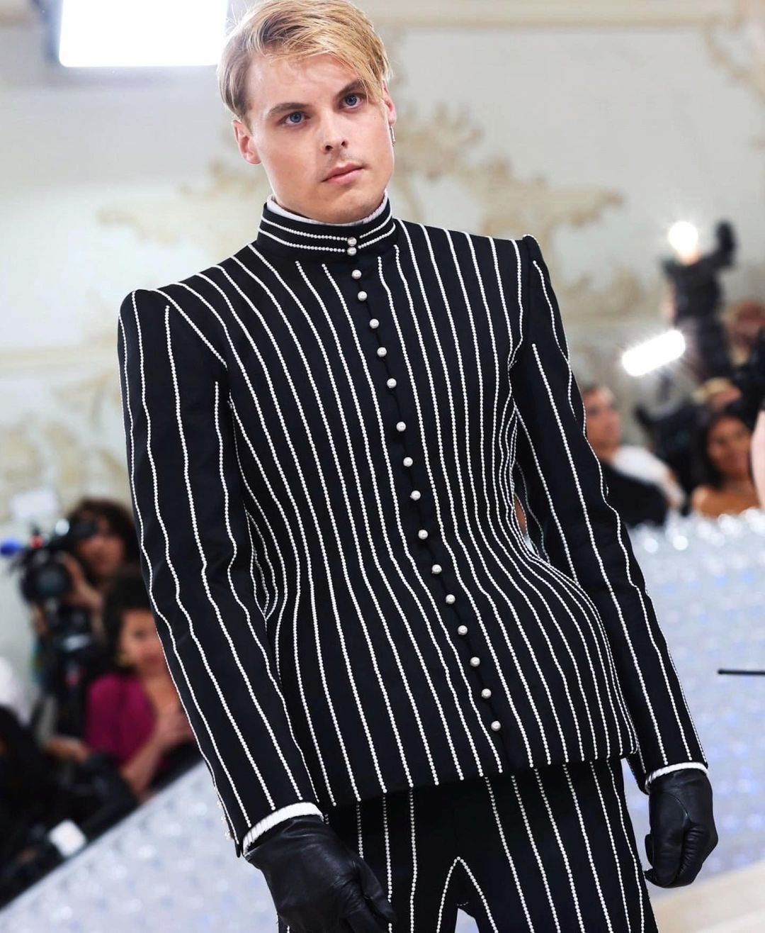 Gustav Witzøe Met-gallaen 2023. (Foto: Harry Lambeth.)