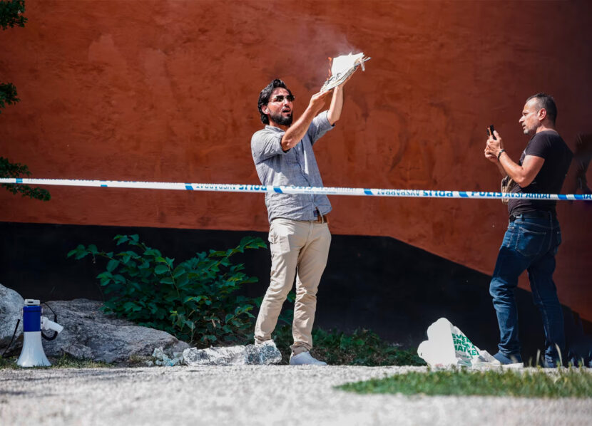 Salwan Momika, opprinnelig fra Irak, satte fyr på koranen foran en moské på Medborgarplatsen midt i Stockholm sentrum, i juni 2023. (Foto: Stefan Jerrevang/EPA/NTB.)