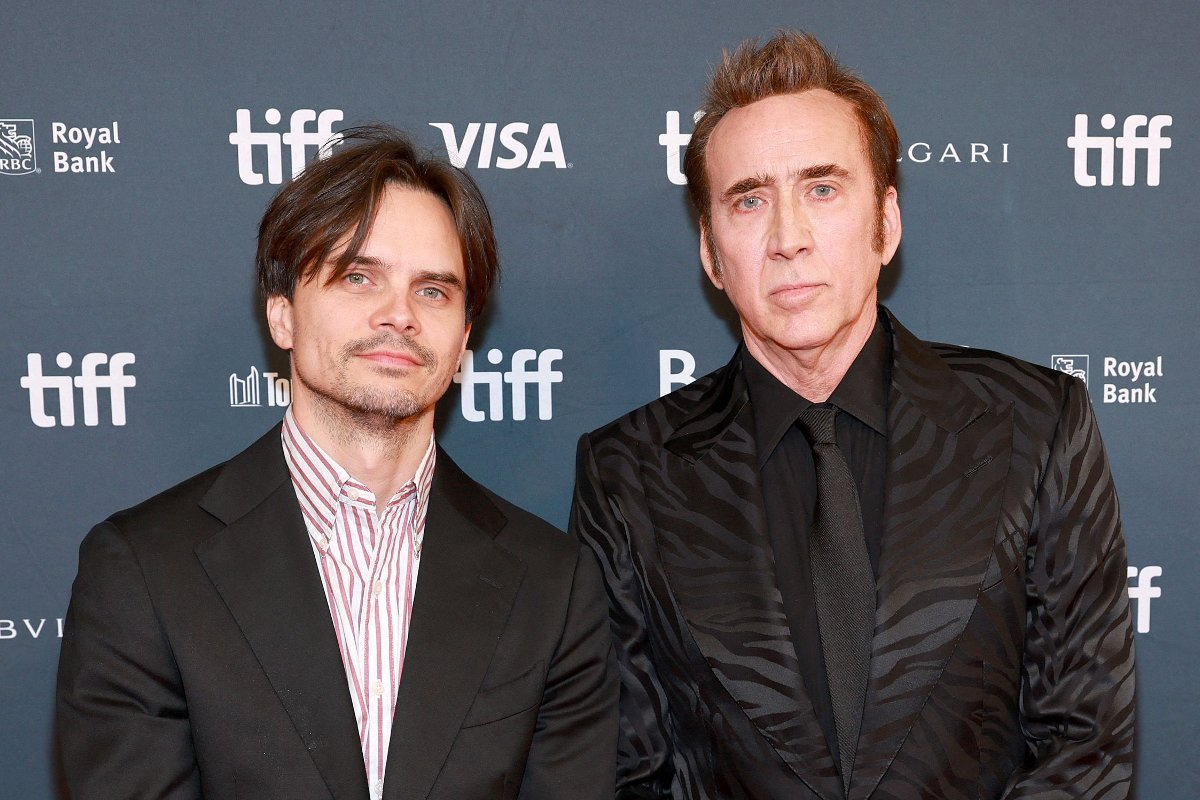 Kristoffer Borgli på premieren til «Dream Scenario» med hovedrolleinnehaver Nicolas Cage. (Foto: Matt Winkelmeyer/Getty.) 2 3:2