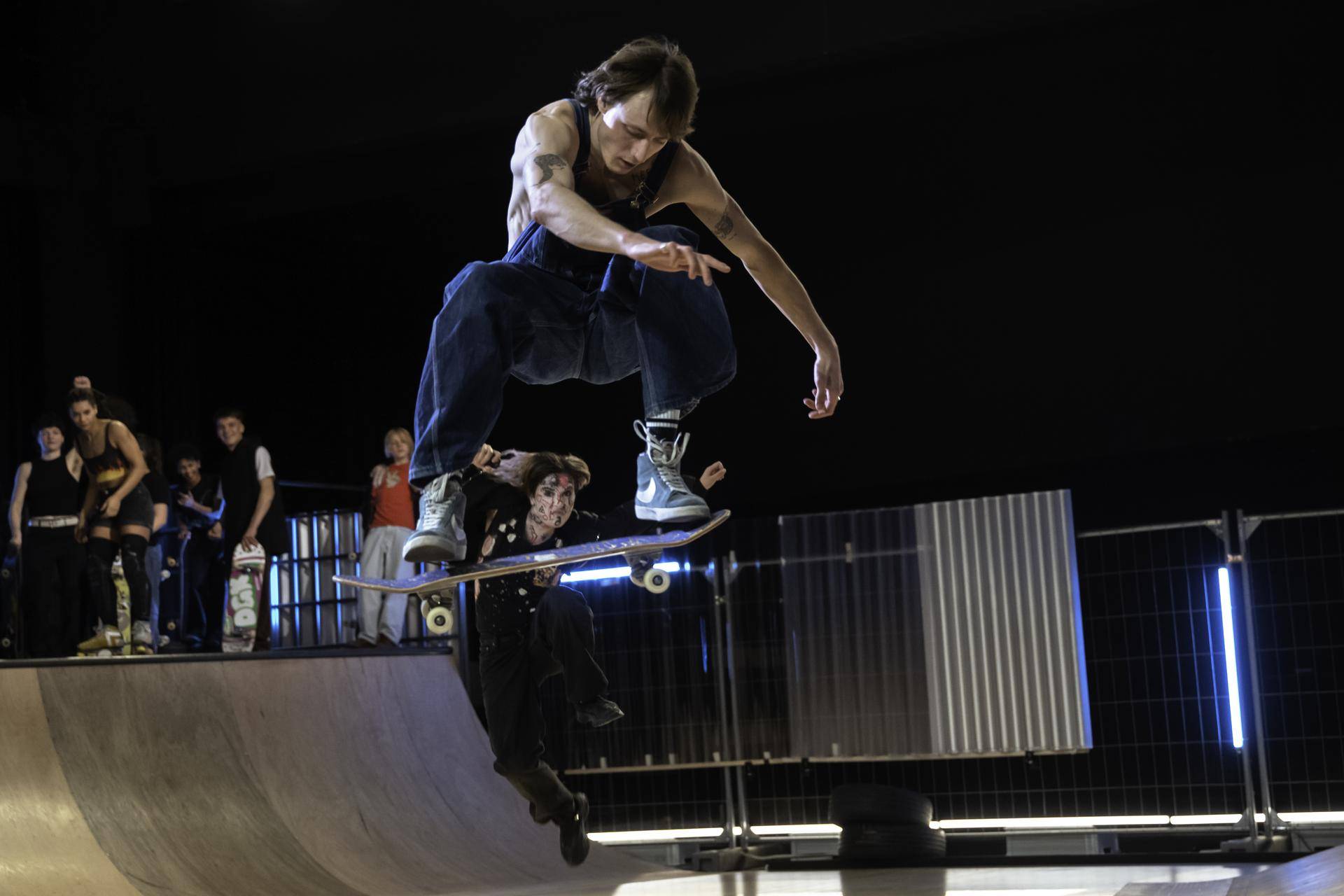 Fra forestillingen «Skatepark», som spilles på Dansens hus. (Foto: Presse.)