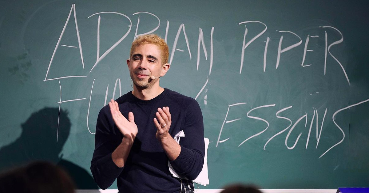 Sparket etter Palestina-støtte: Redaktør i Artforum, David Velasco. (Foto: Museum MMK für moderne kunst, Frankfurt.) 3 40:21