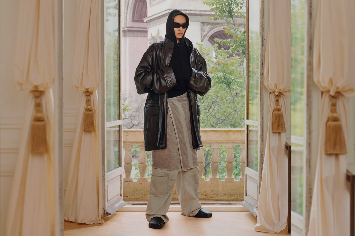 Balenciaga, håndkle, skjørt. (Foto: Balenciaga.)