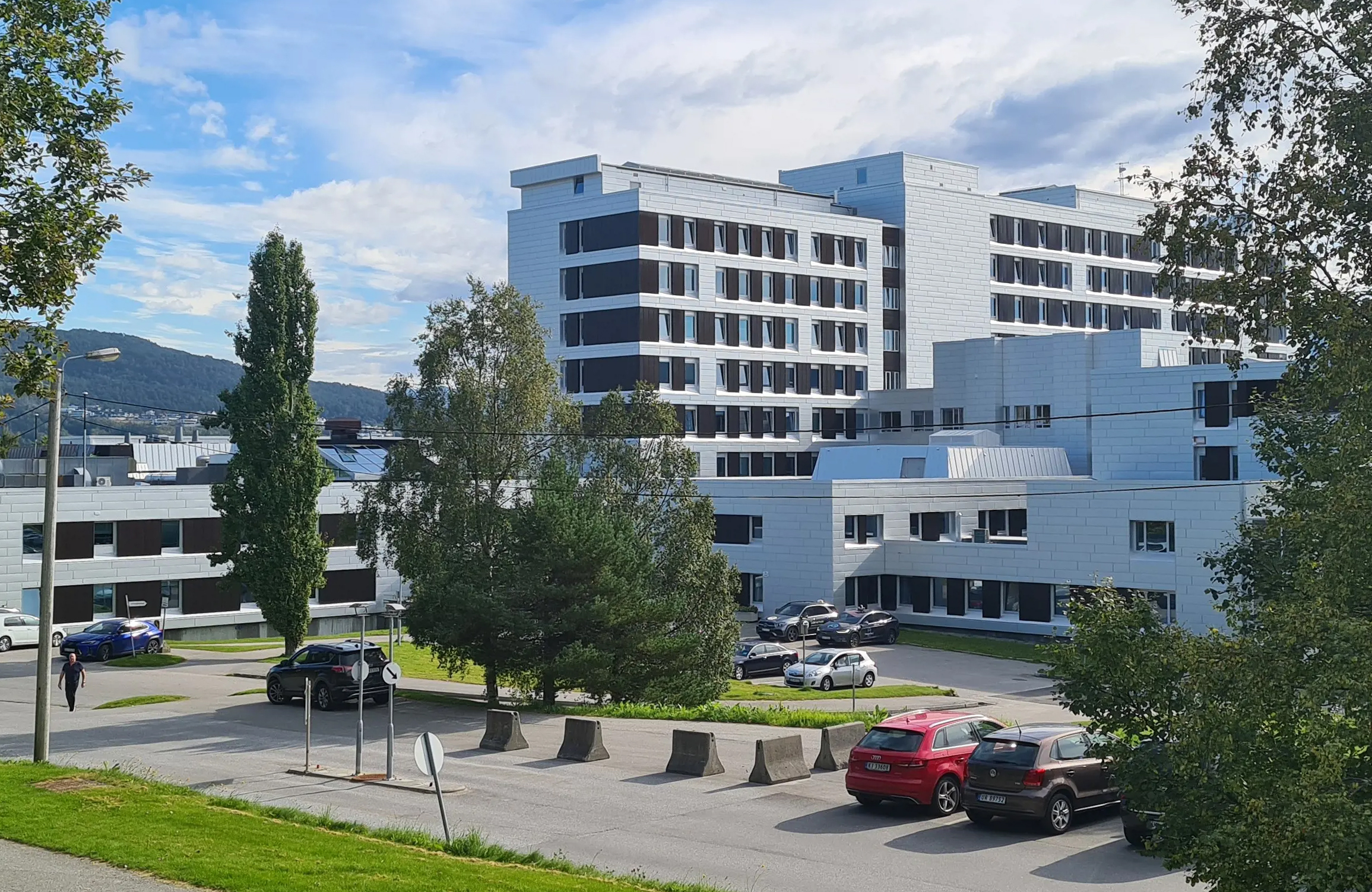 En ansatt ved Ålesund sykehus legger seg flat og sier fra seg vaktene sine, etter å ha bedt om at Hamas må «renske» Palestina for sionister. (Illustrasjonsfoto: Helse Møre og Romsdal.)
