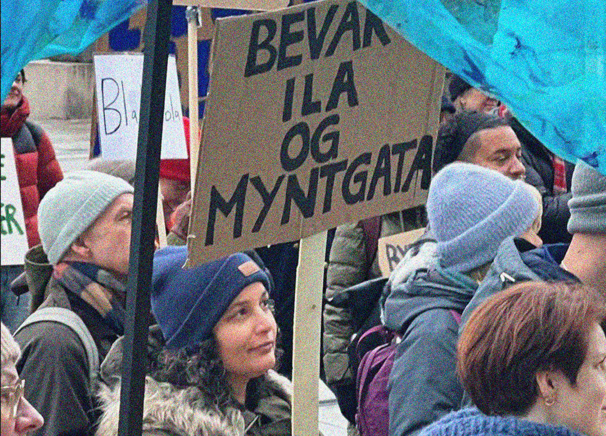 Frustrerte kunstnere demonstrerer mot atelierkrisen i Oslo, der 150 atelierer på Ila og i Myntgata legges ned på kort varsel. (Skjermbilde: Instagram/Norske billedkunstnere.)