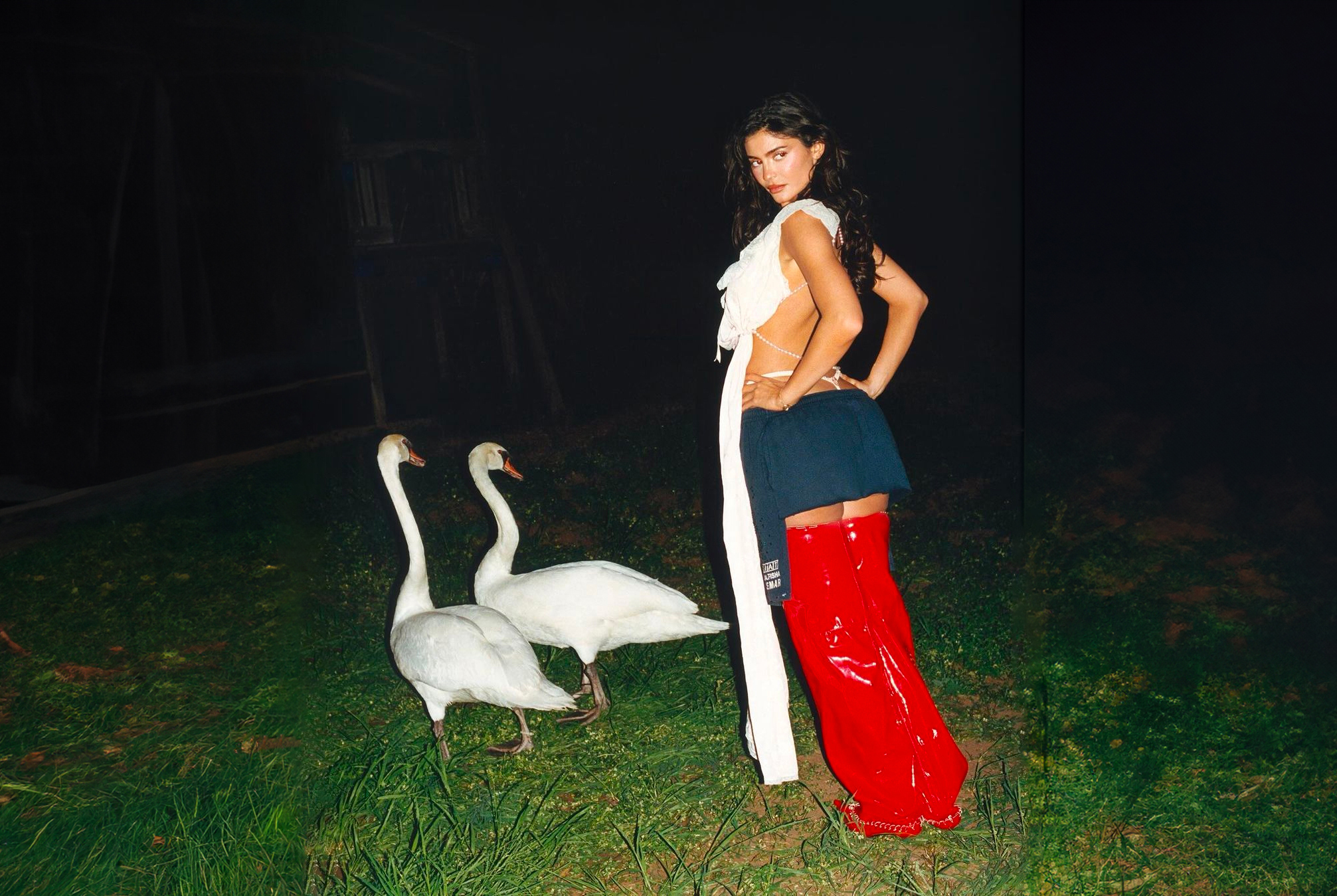 Kylie Jenner i norsk-amerikansk design fra All-In. (Foto: Instagram/Kylie Jenner/Interview.)