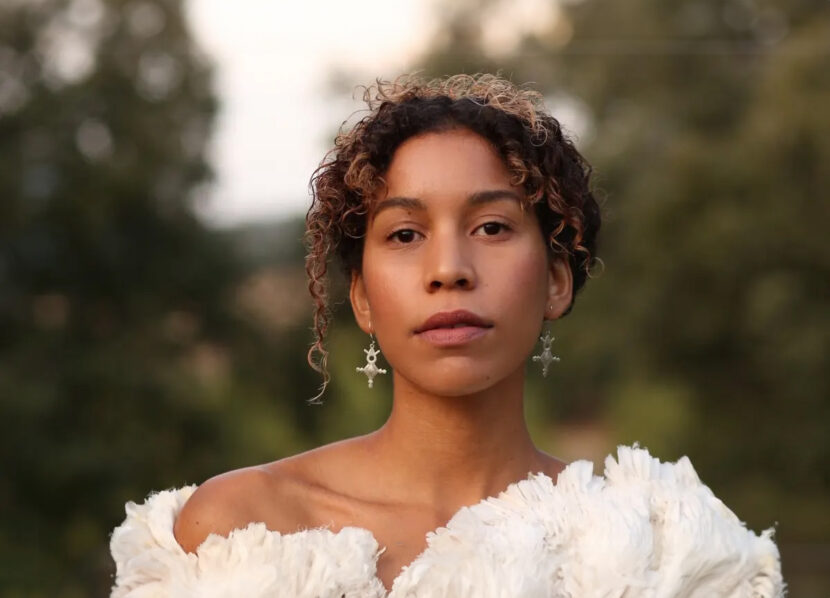 Norske Charlotte Dos Santos spilte på Pitchfork-festivalen i Paris i 2019. (Foto- Eli Salcedo.)