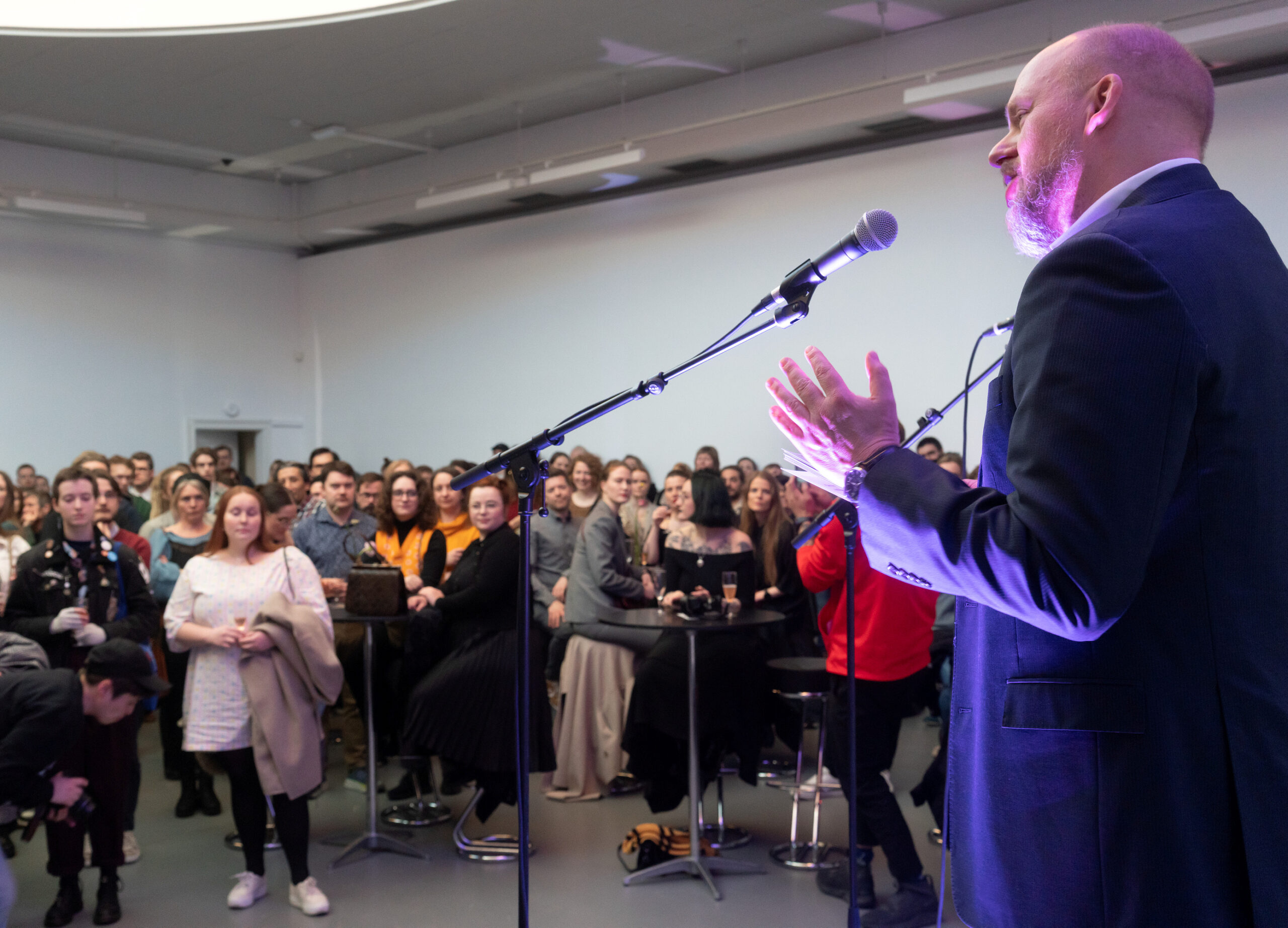 Direktør Petter Snare på åpningen av «Det skeive blikket» på Kode. (Foto: Dag Fosse/Kode.) 1 25:18