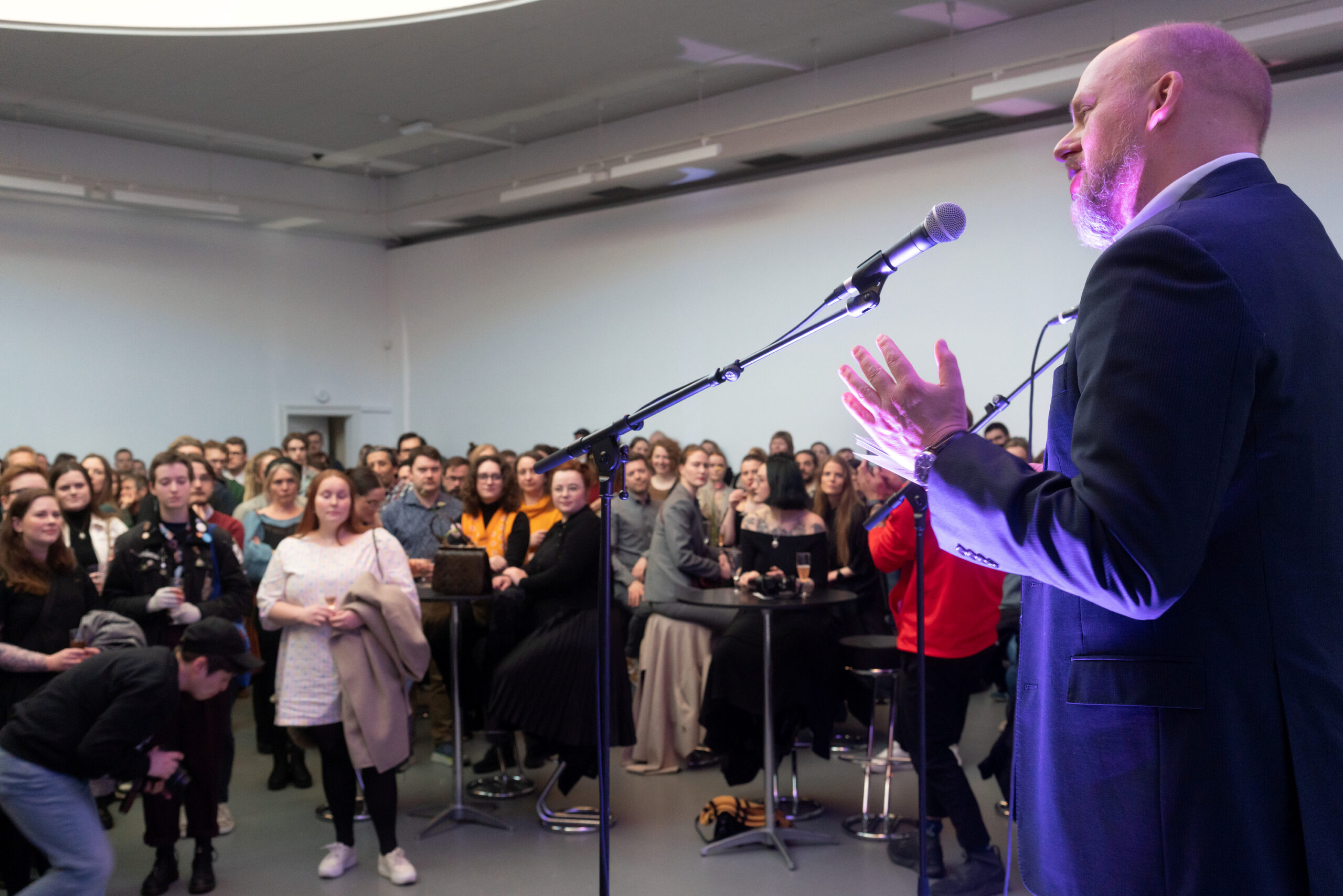 Direktør Petter Snare på åpningen av «Det skeive blikket» på Kode. (Foto: Dag Fosse/Kode.) 2 3:2