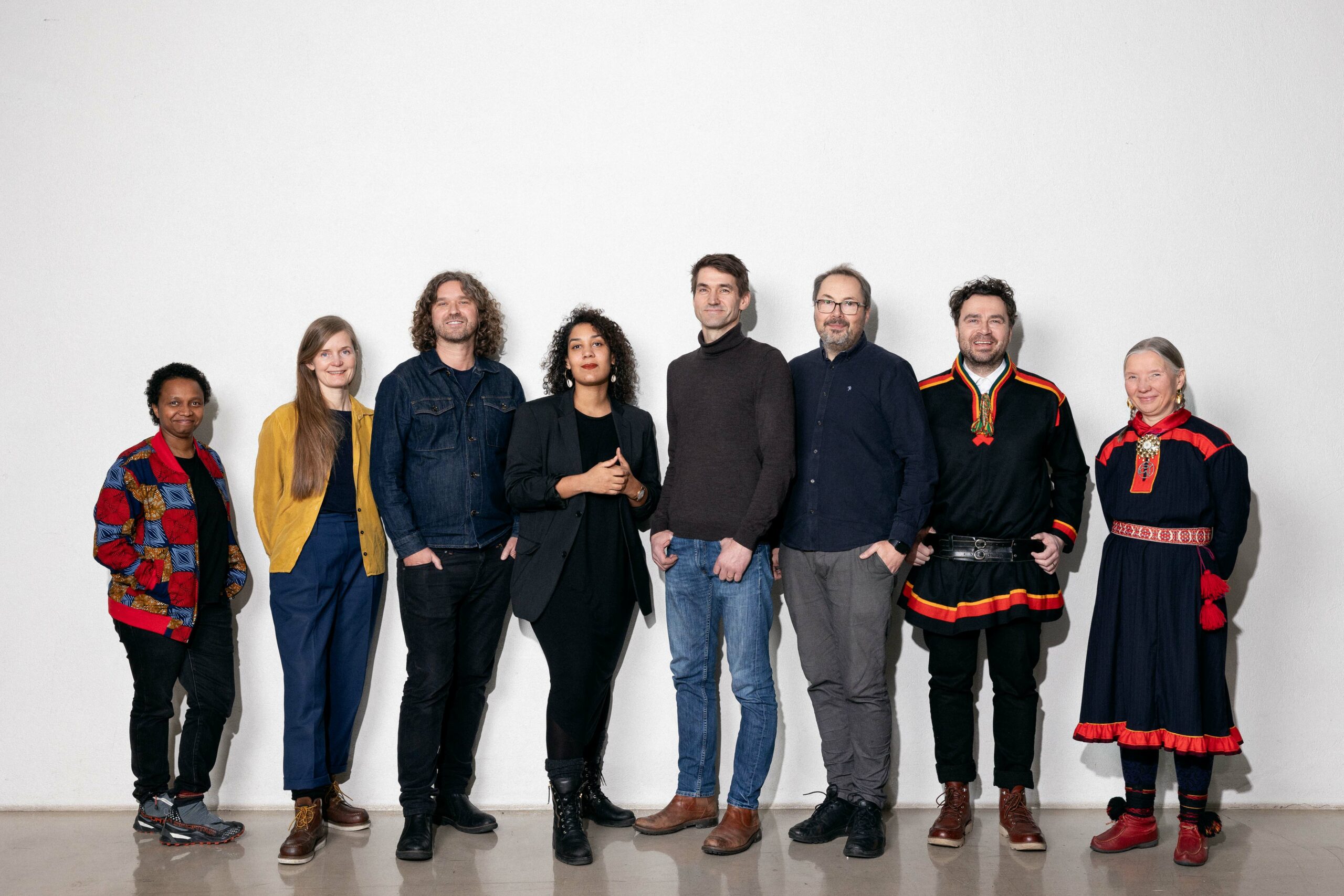 Kulturrådet. Nasra Ali Omar (f.v.), Toril Johannessen, Ivar Chelsom Vogt, Camara Lundestad Joof, Sigmund Løvåsen, Jan Fredrik Hovden, Sigbjørn Skåden og Siri Broch Johansen. (Foto: Kulturrådet.)