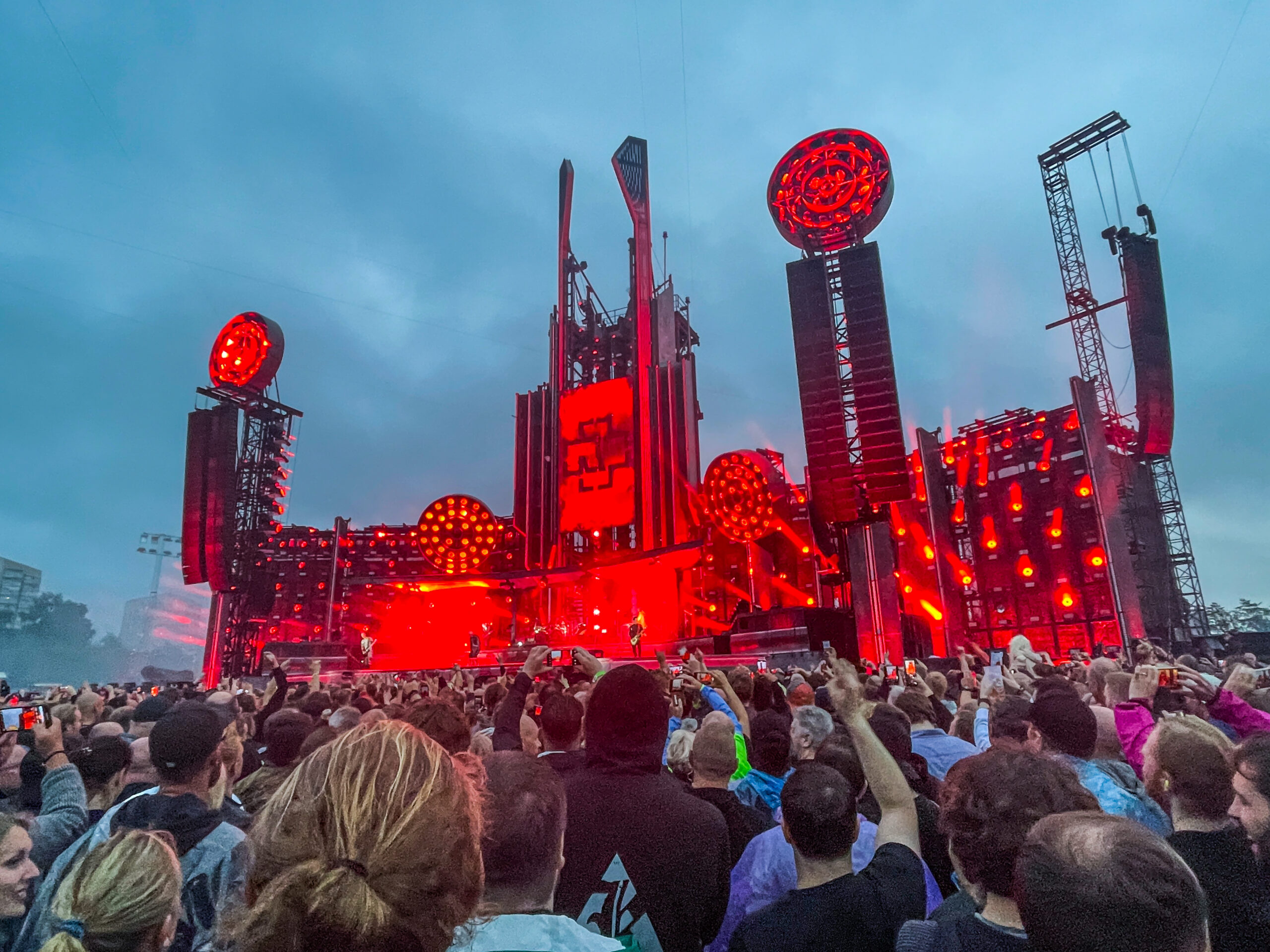 Rammstein spilte for rundt. 60.000 publikummere på Bjerke travbane i Oslo i 2022. Nå vil de bli konsertarena for de største artistene. (Foto: Lise Åserud/NTB.)