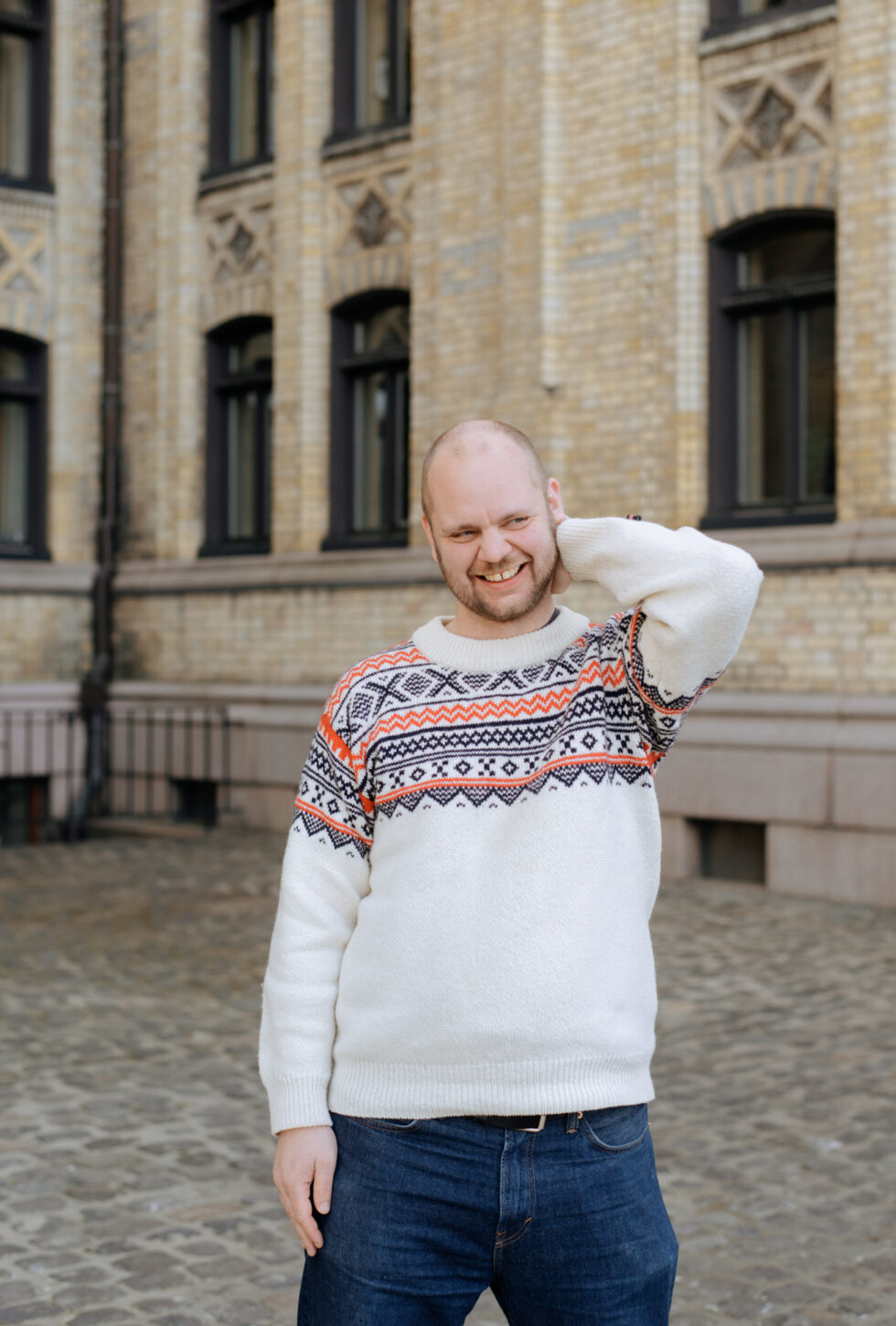 Sofie Marhaug og Mímir Kristjánsson. (Foto: Ole Erik Løvold.) Stortingspolitiker Mímir Kristjánsson (R) ligger an til å tjene over en halv million på bestselgeren «Pabbi». (Foto: Ole Erik Løvold.)