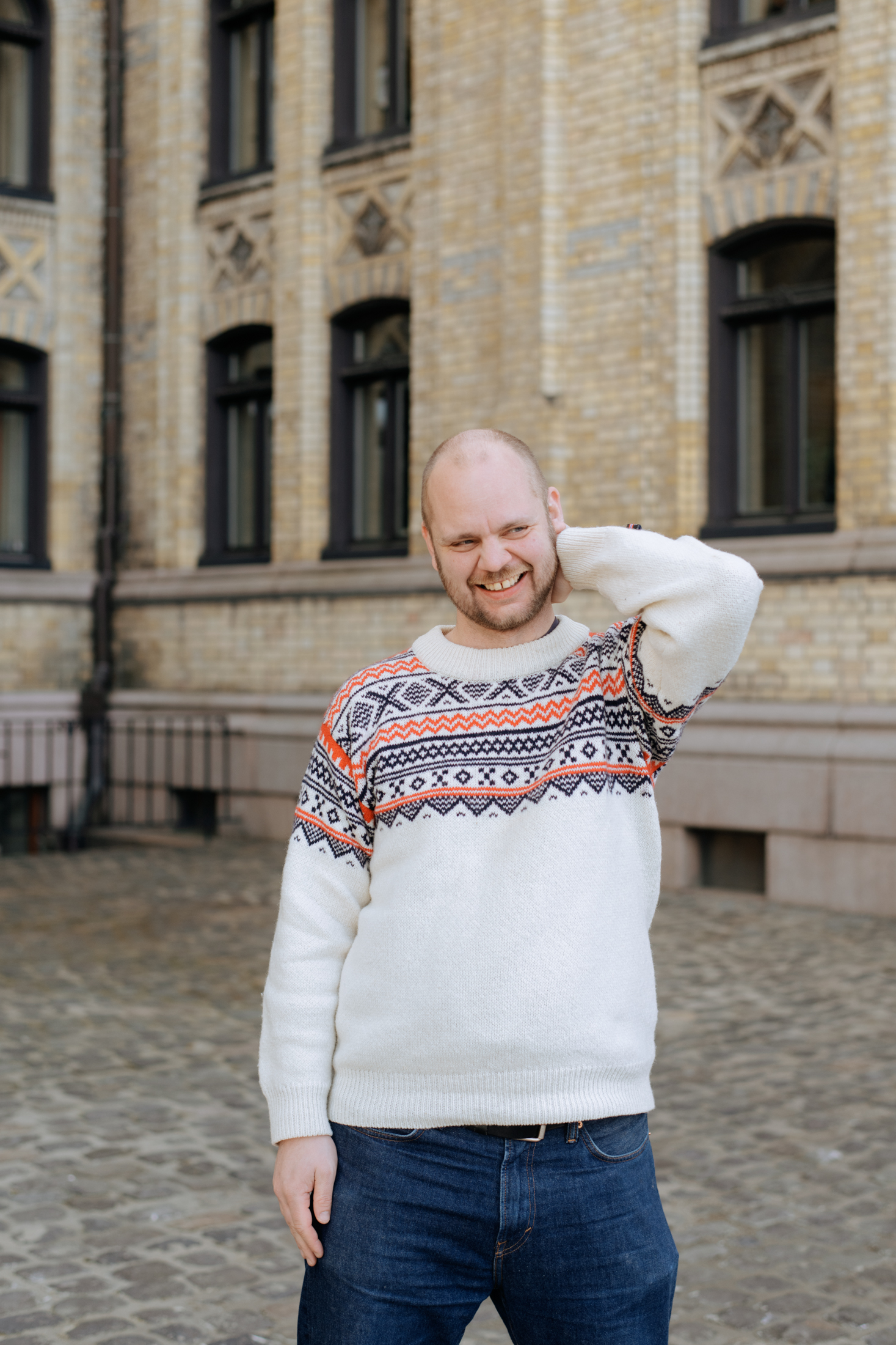 Sofie Marhaug og Mímir Kristjánsson. (Foto: Ole Erik Løvold.) Stortingspolitiker Mímir Kristjánsson (R) ligger an til å tjene over en halv million på bestselgeren «Pabbi». (Foto: Ole Erik Løvold.)