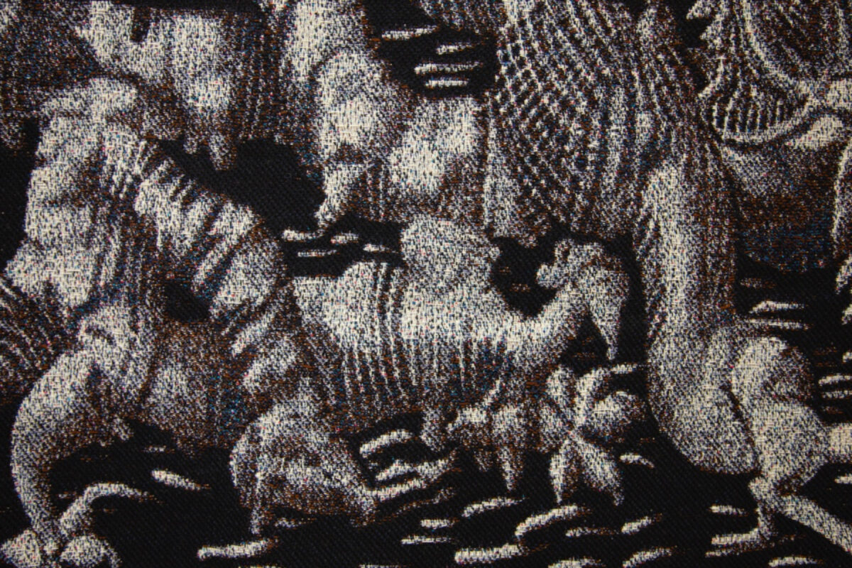 Tekstilkunstner Krista Austi stiller ut del to av sin «Hybrid»-utstilling ved Kraft. (Foto: Presse.)