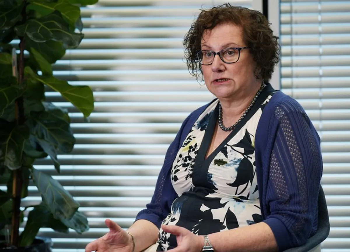 Barnelegen Hilary Cass har blitt utsatt for «avskyelig» hets og blir anbefalt et omfattende sikkerhetsregime. Men det er ikke det som plager henne mest. (Foto: BBC.)