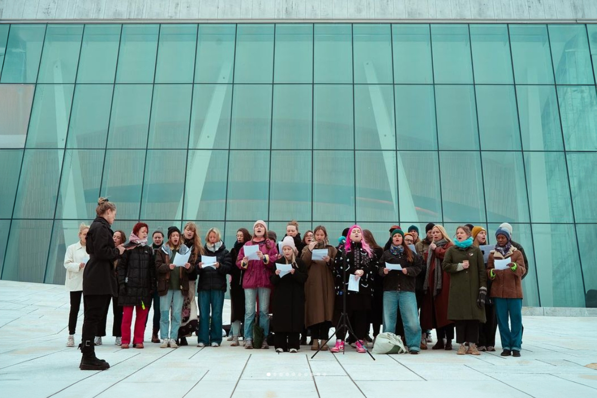 Blandakoret Aksjonsgruppa for Palestina skulle synge for kulturminister Lubna Jaffery. (Foto: Charlotte Qvale/Instagram.)