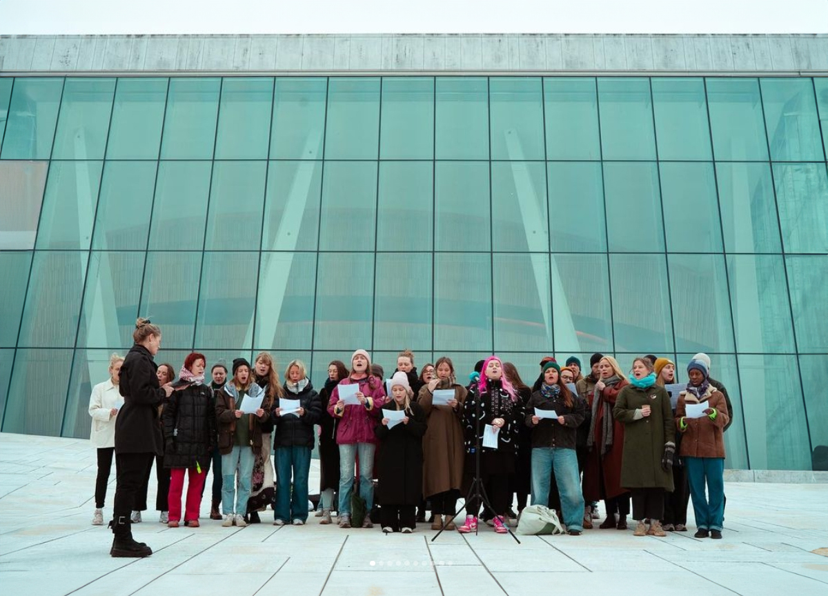 Blandakoret Aksjonsgruppa for Palestina skulle synge for kulturminister Lubna Jaffery. (Foto: Charlotte Qvale/Instagram.)