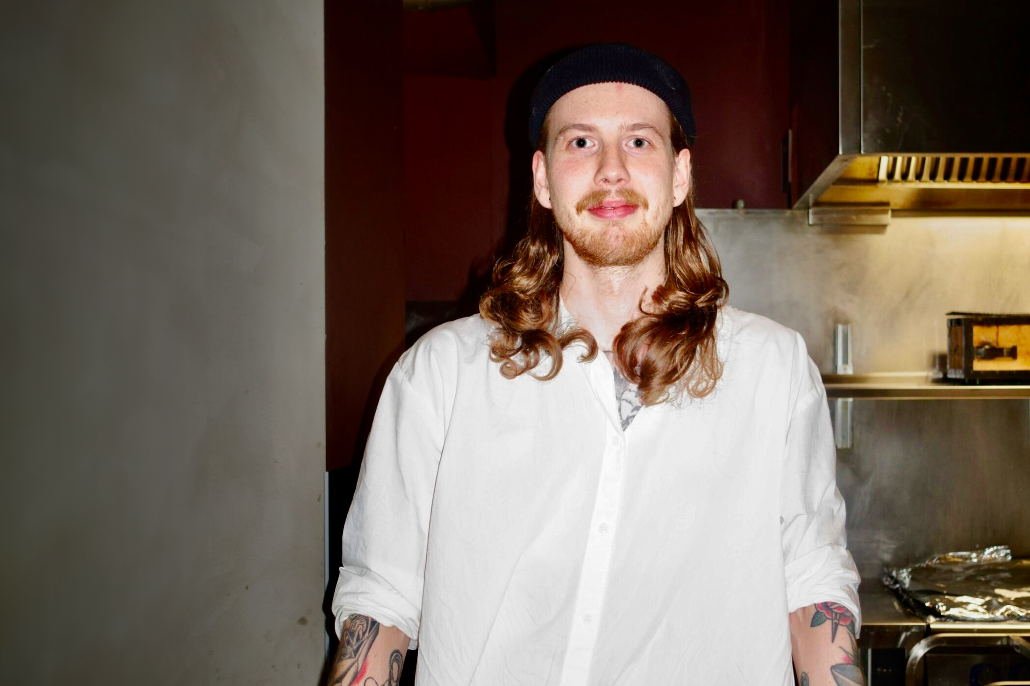 Kokk Oscar Ørskog på Liminal, på Torshov i Oslo. (Foto: Johanna Holt Kleive.)