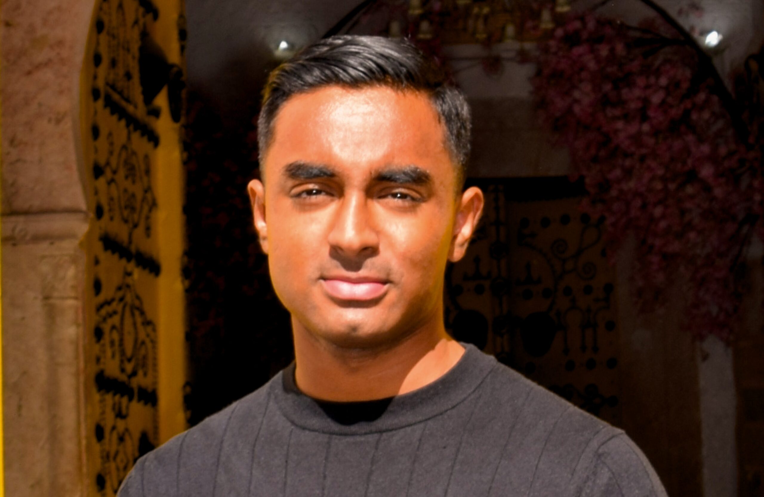 Mediegründer Luqman Wadood forklarer hvorfor han valgte navnet «Woke». (Foto: Privat.)