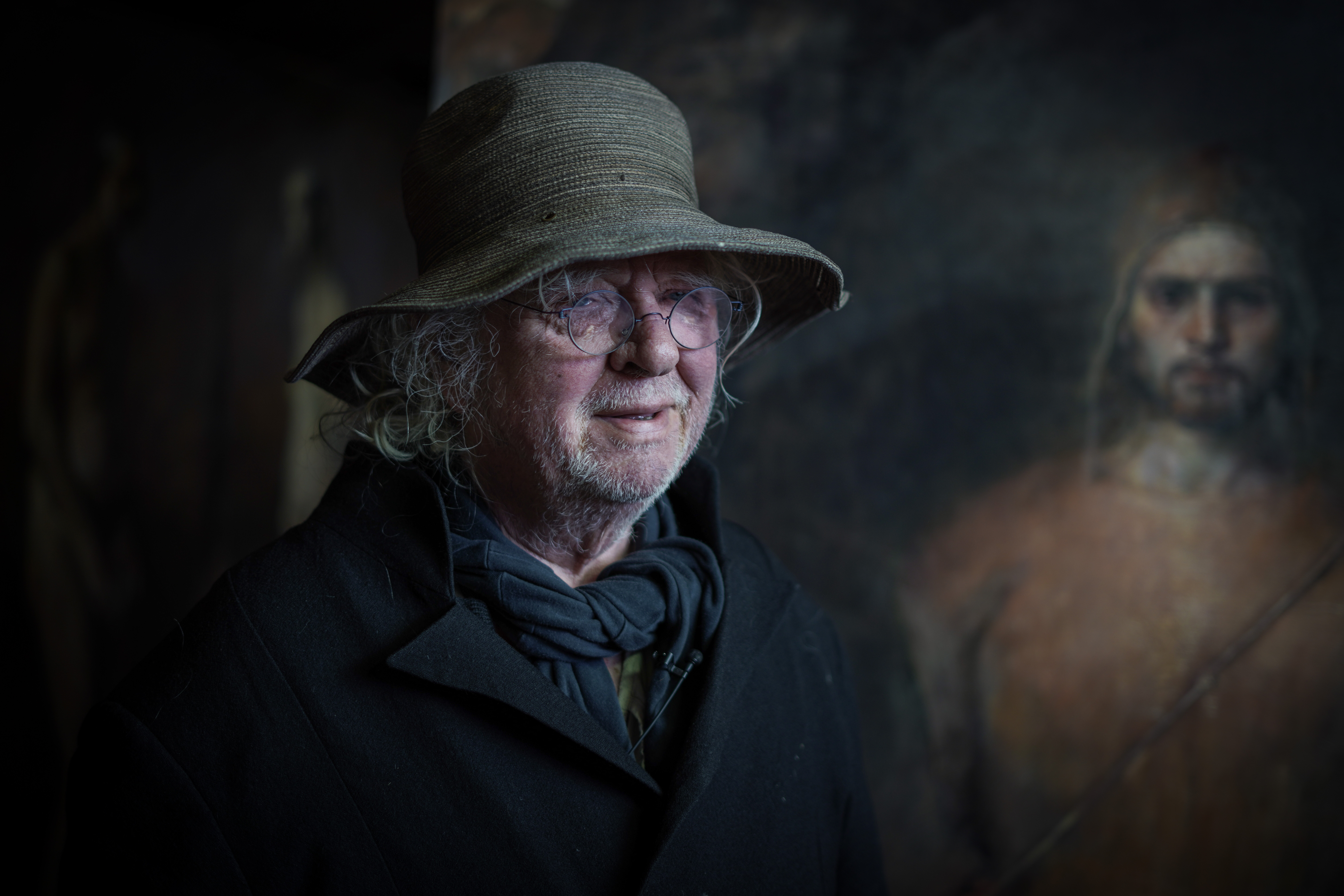 Stavern 20240405. Den norske kunstneren Odd Nerdrum i sitt atelier i Stavern, der også det nye Nerdrum-museet åpner fredag. (Foto: Ole Berg-Rusten/NTB.)