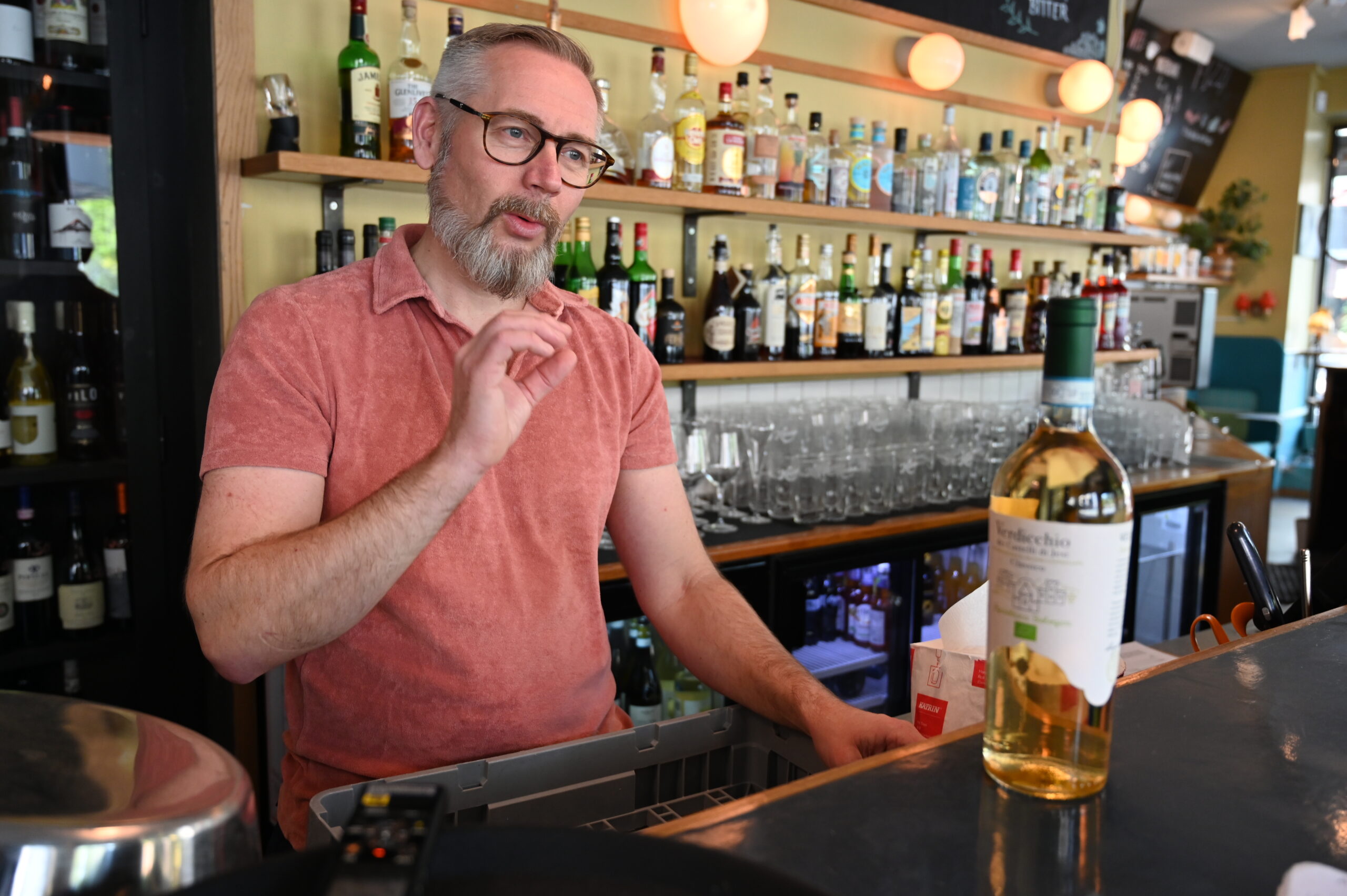 Sykkel- og vinentusiast, Aimar Niedzwiedzki. Han eier vin-baren Peloton og kommenterer Giro d'Italia på Eurosport. (Foto: Peter-André Hegg.)