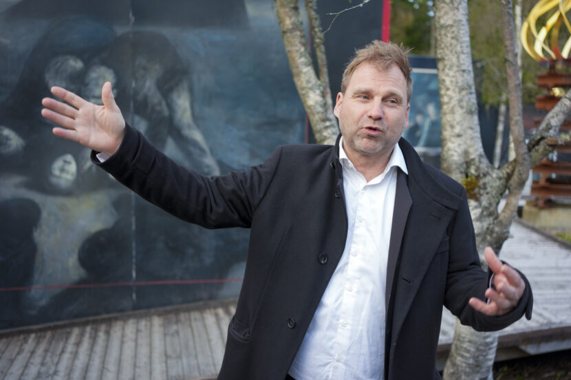 Oslo 20240507. Forsvarsminister Bjørn Arild Gram får en omvisning på Roseslottet av Vebjørn Sand tirsdag kveld. (Foto: Terje Pedersen/NTB.)