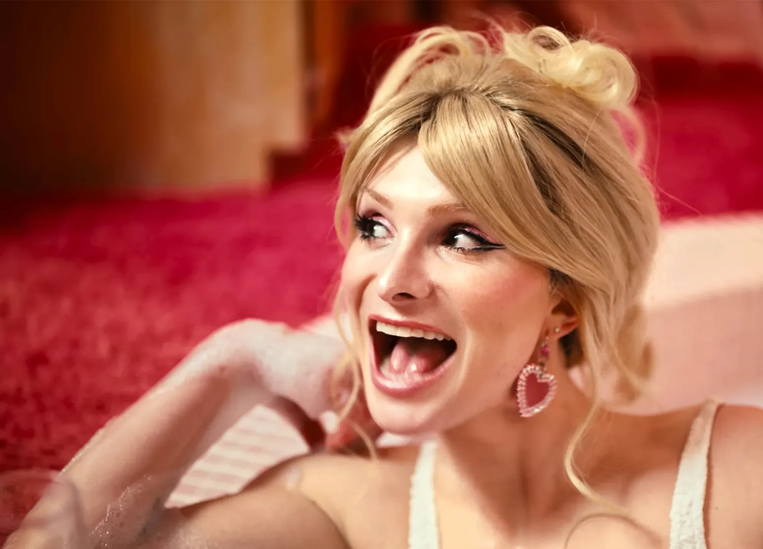 Dylan Mulvaney. (Skjermdump: Youtube/Glamour.)