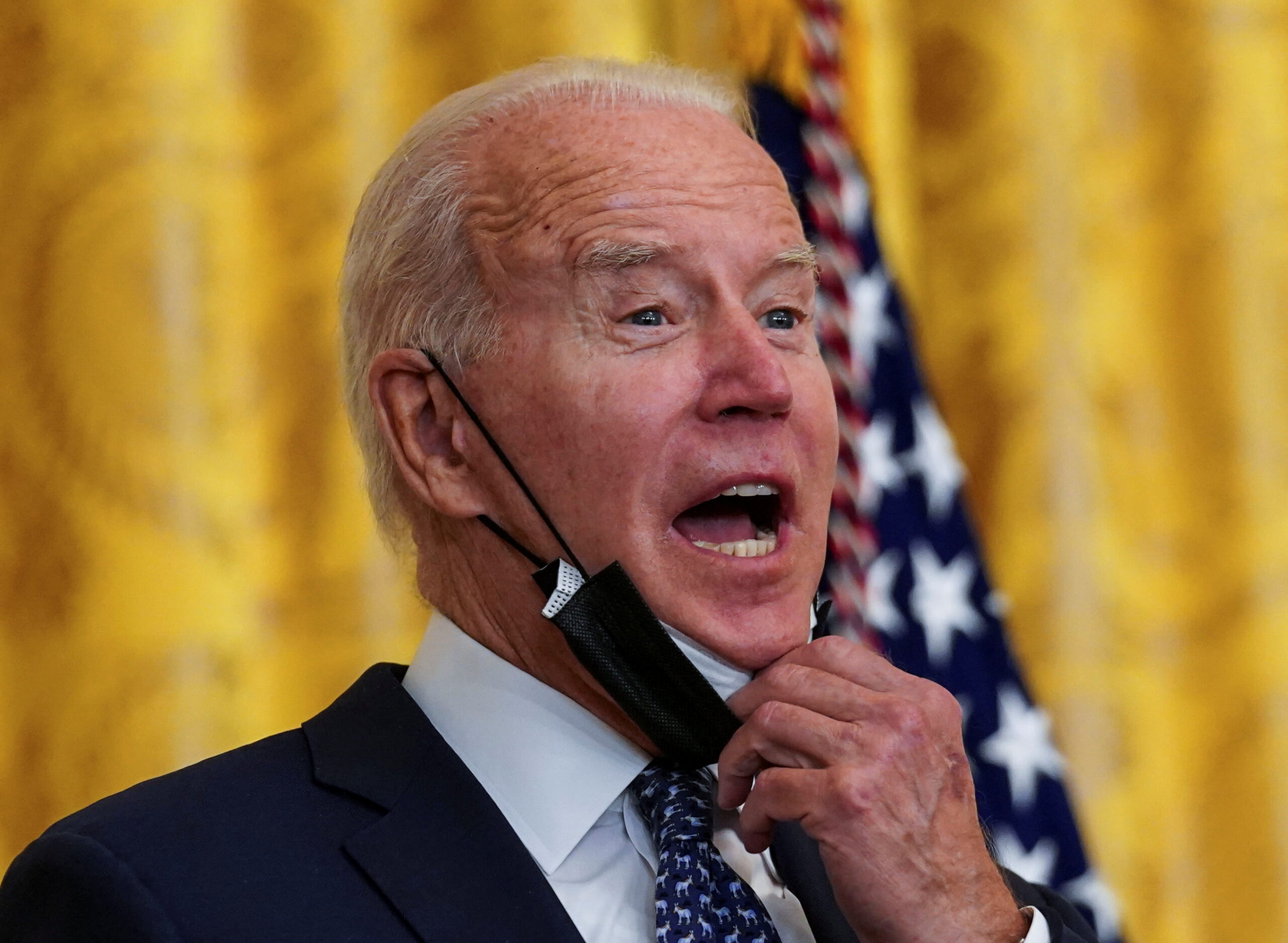 President Joe Biden maske sensurerer sensurerte vaksinekritiske bøker om vaksine