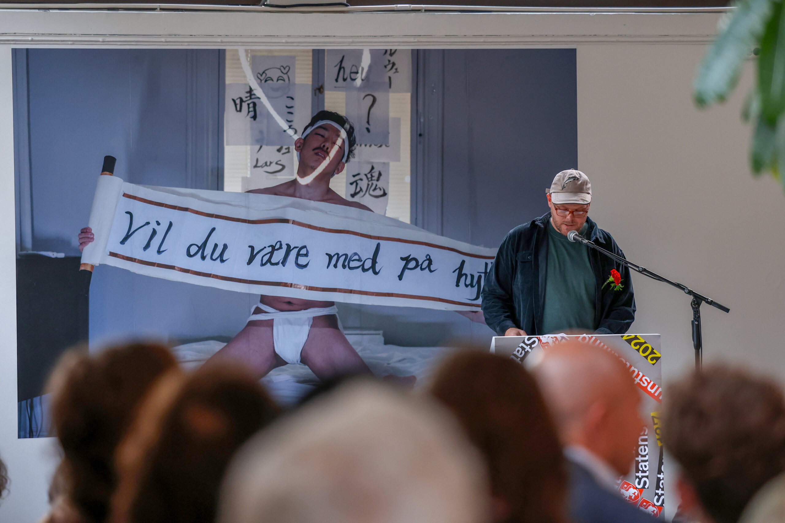 Oslo 20240906. Juryleder Lasse Årikstad under åpningsseremonien for Høstutstillingen 2024 i Oslo fredag. (Foto: Amanda Pedersen Giske/NTB.) kunstnere trusler