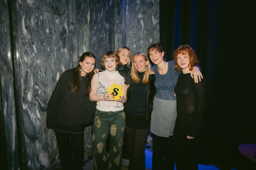 «Love Me Land» av Vilde Krohn på Hos Arne er Årets scenekunst 2024. (Foto: Sindre Furu.)