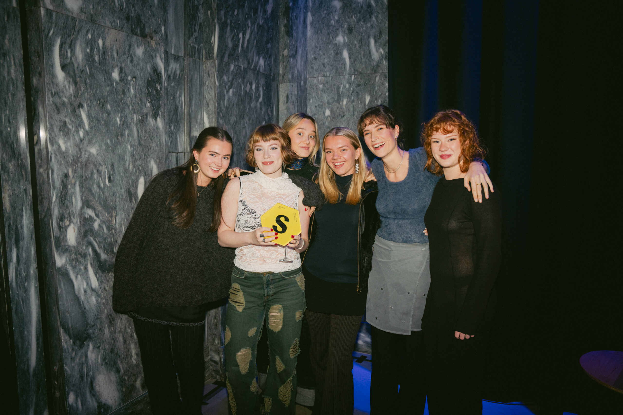 «Love Me Land» av Vilde Krohn på Hos Arne er Årets scenekunst 2024. (Foto: Sindre Furulund.)